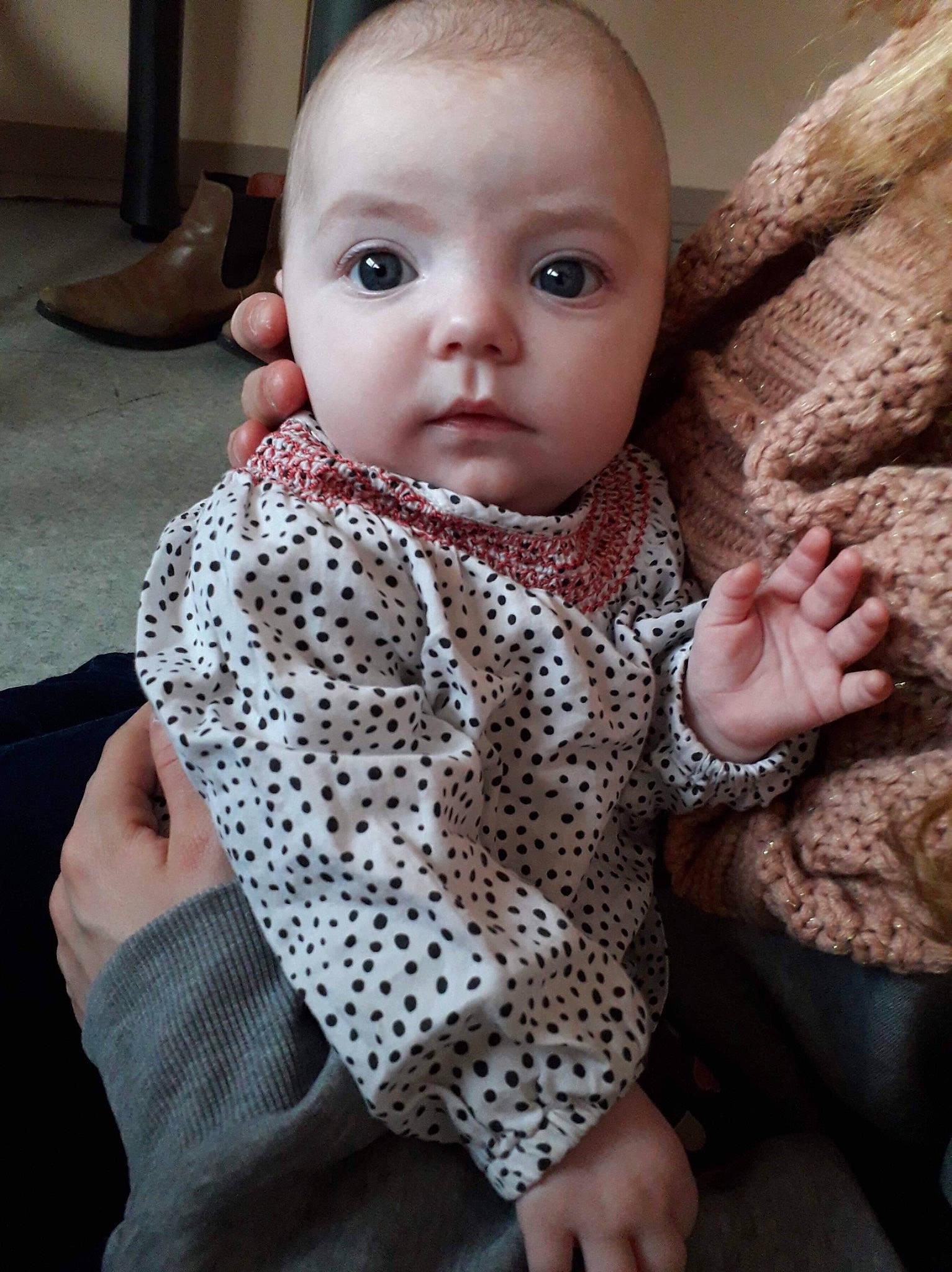 Chloé a rejoint le concours — aidez-le/la à gagner de superbes lots ! cheek, child, crochet, eye, girl, head, infant, knitting, neck, nose, outerwear, pattern, person, scarf, skin, textile, toddler, wool