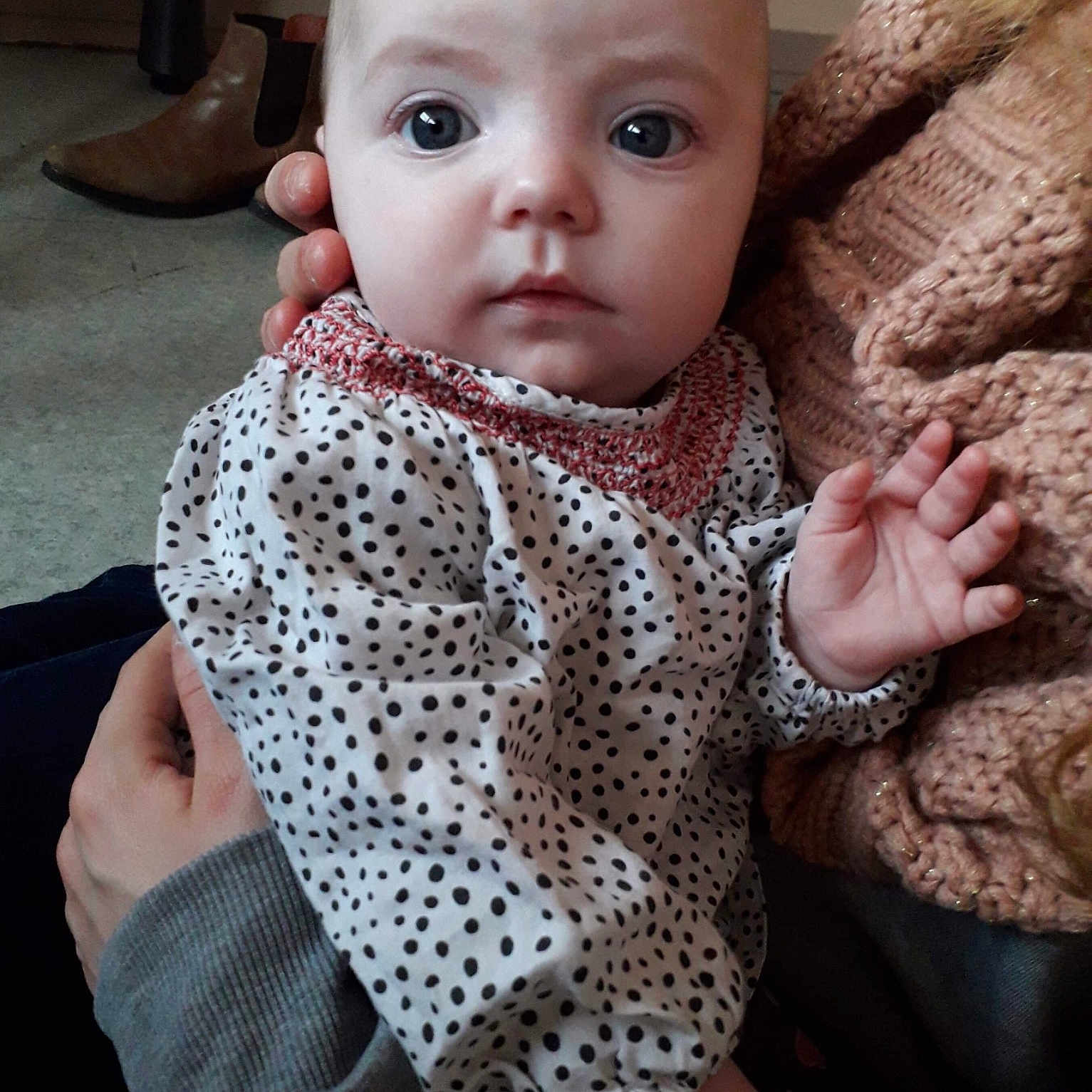 Chloé a rejoint le concours — aidez-le/la à gagner de superbes lots ! cheek, child, crochet, eye, girl, head, infant, knitting, neck, nose, outerwear, pattern, person, scarf, skin, textile, toddler, wool