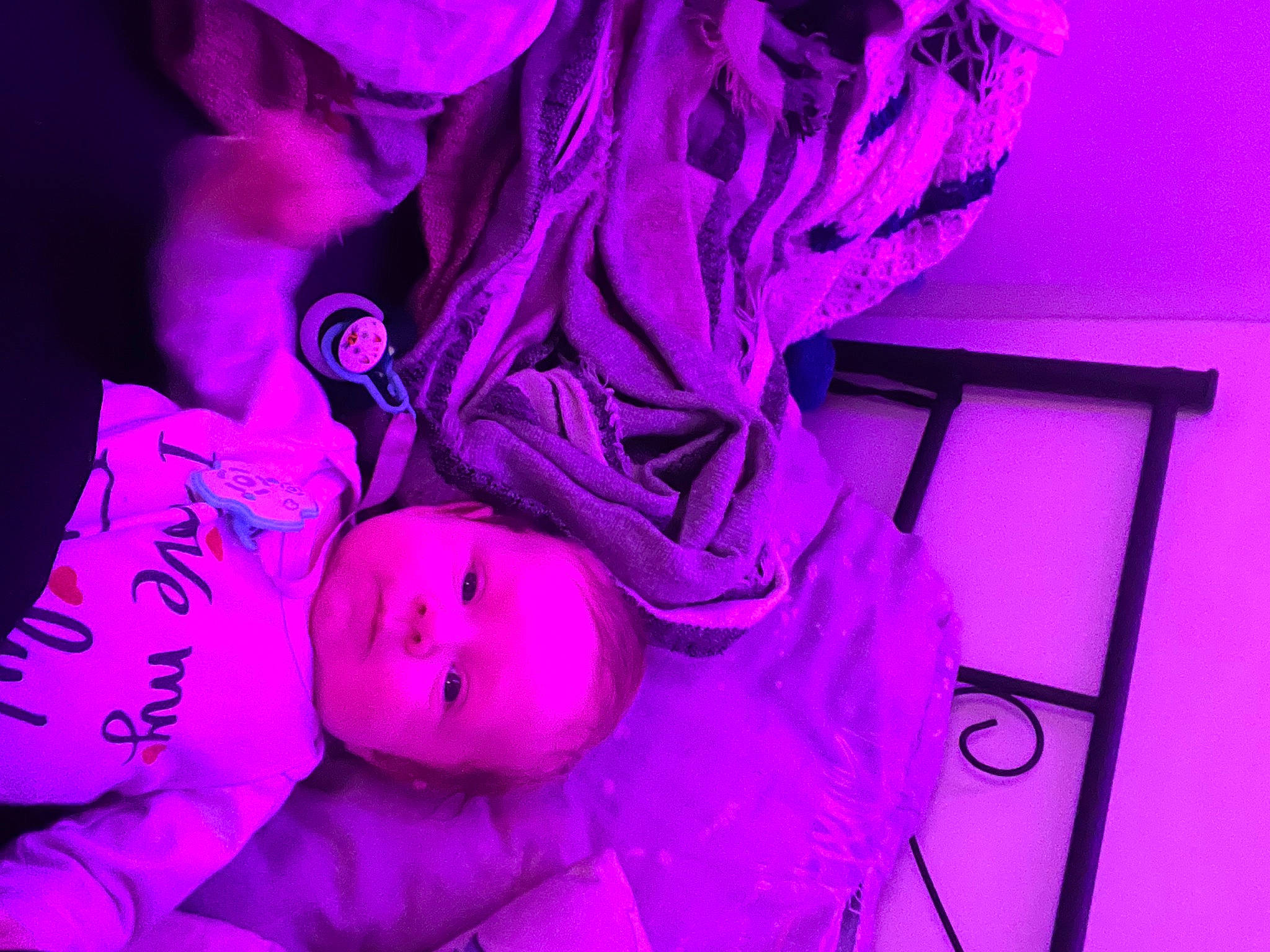 Thyago participe au concours pour gagner de l'argent avec cette photo : carmine, child, comfort, electric_blue, entertainment, event, fun, magenta, performance, person, pink, plant, purple, room, toddler, tree, violet, water