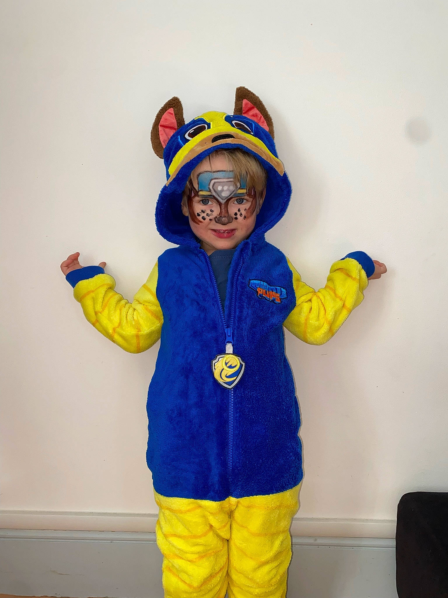 Kalvyn participe au concours pour gagner de l'argent avec cette photo : arm, azure, clothing, costume, electric_blue, face, finger, fun, gesture, glove, happy, headgear, mascot, outerwear, person, personal_protective_equipment, sleeve, smile, toddler, workwear