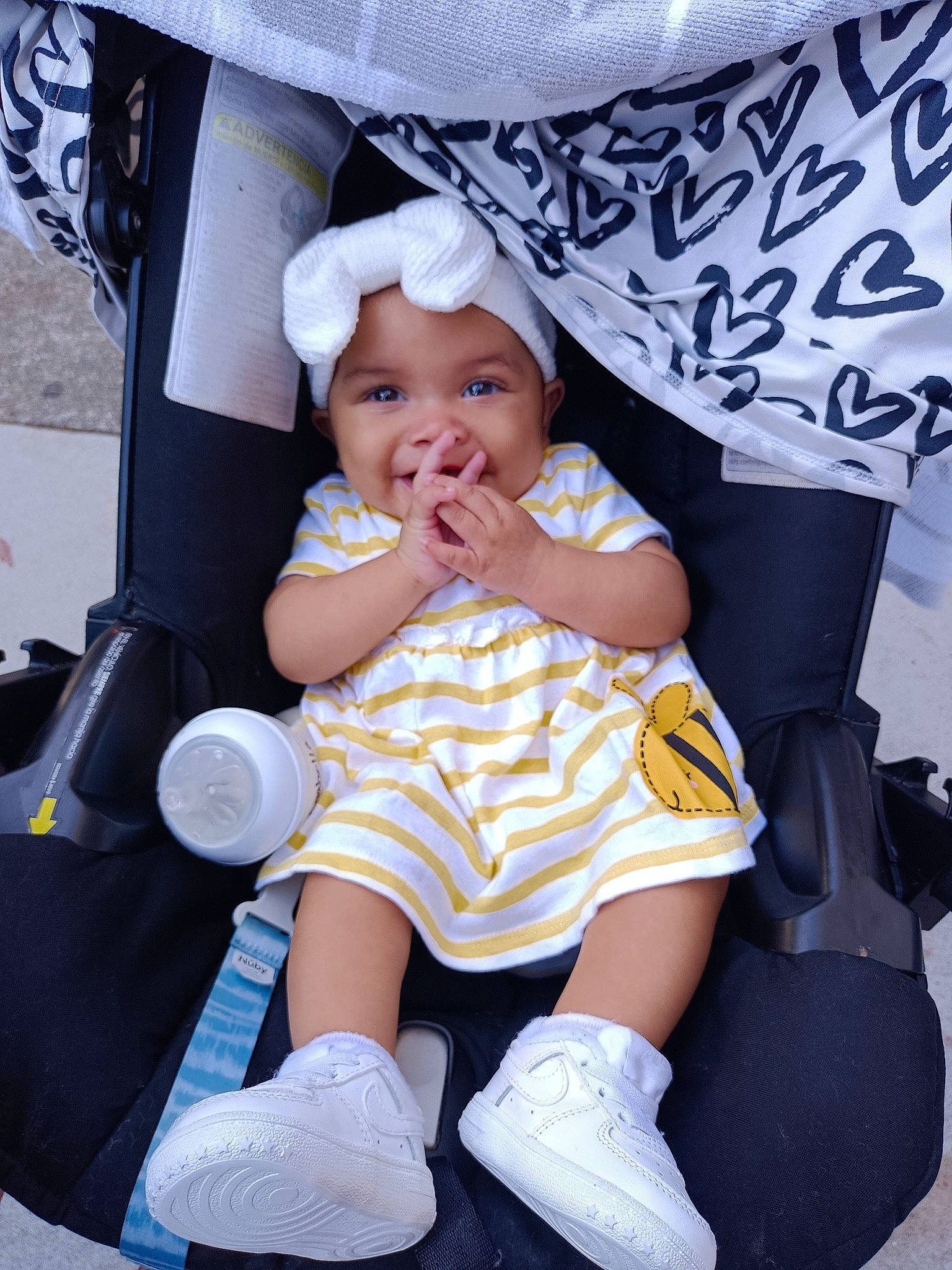Anabella is registered to the contest to win money with this photo: baby, baby_carriage, baby_products, baby_toddler_clothing, child, comfort, event, fashion_accessory, fun, happy, hat, headwear, human_leg, knee, lap, person, sitting, sock, thigh, toddler