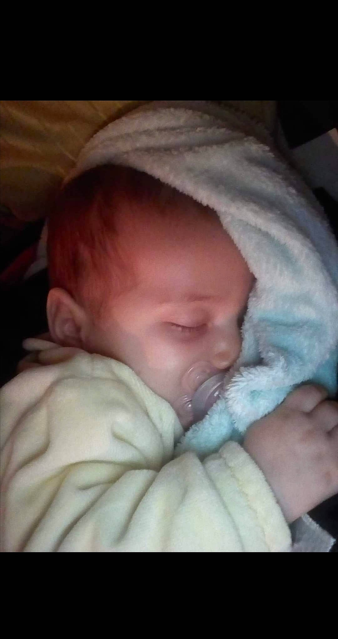 Mélinda participe au concours pour gagner de l'argent avec cette photo : baby, baby_sleeping, bedtime, cheek, chin, comfort, ear, eye, eyebrow, forehead, gesture, head, iris, linens, lip, mouth, nose, person, skin, thumb