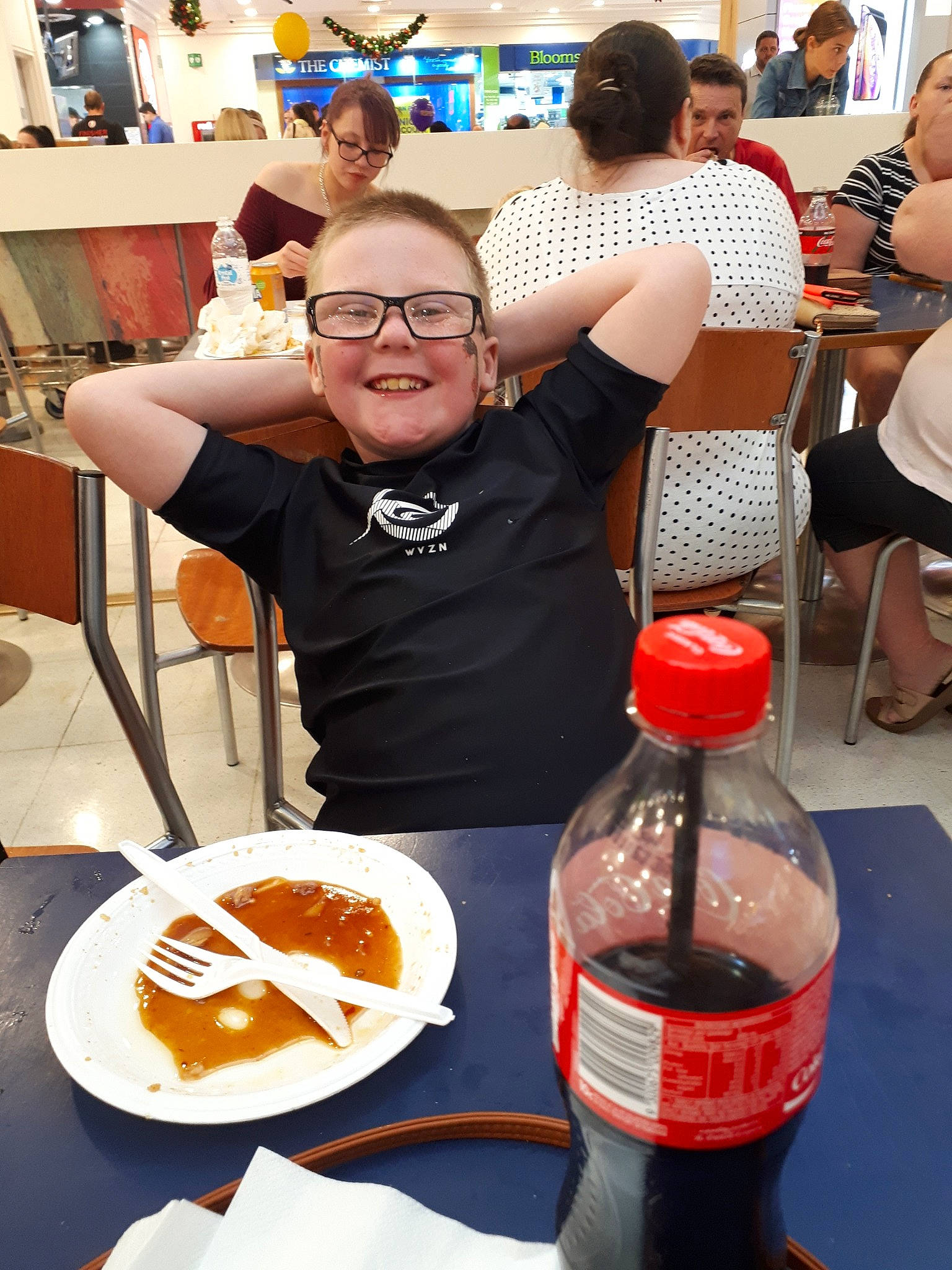 Tyrone is registered to the contest to win money with this photo: alcoholic_beverage, beer, breakfast, brunch, carbonated_soft_drinks, cuisine, dish, drink, fast_food, food, fun, glasses, joy, lunch, meal, person, restaurant, taste