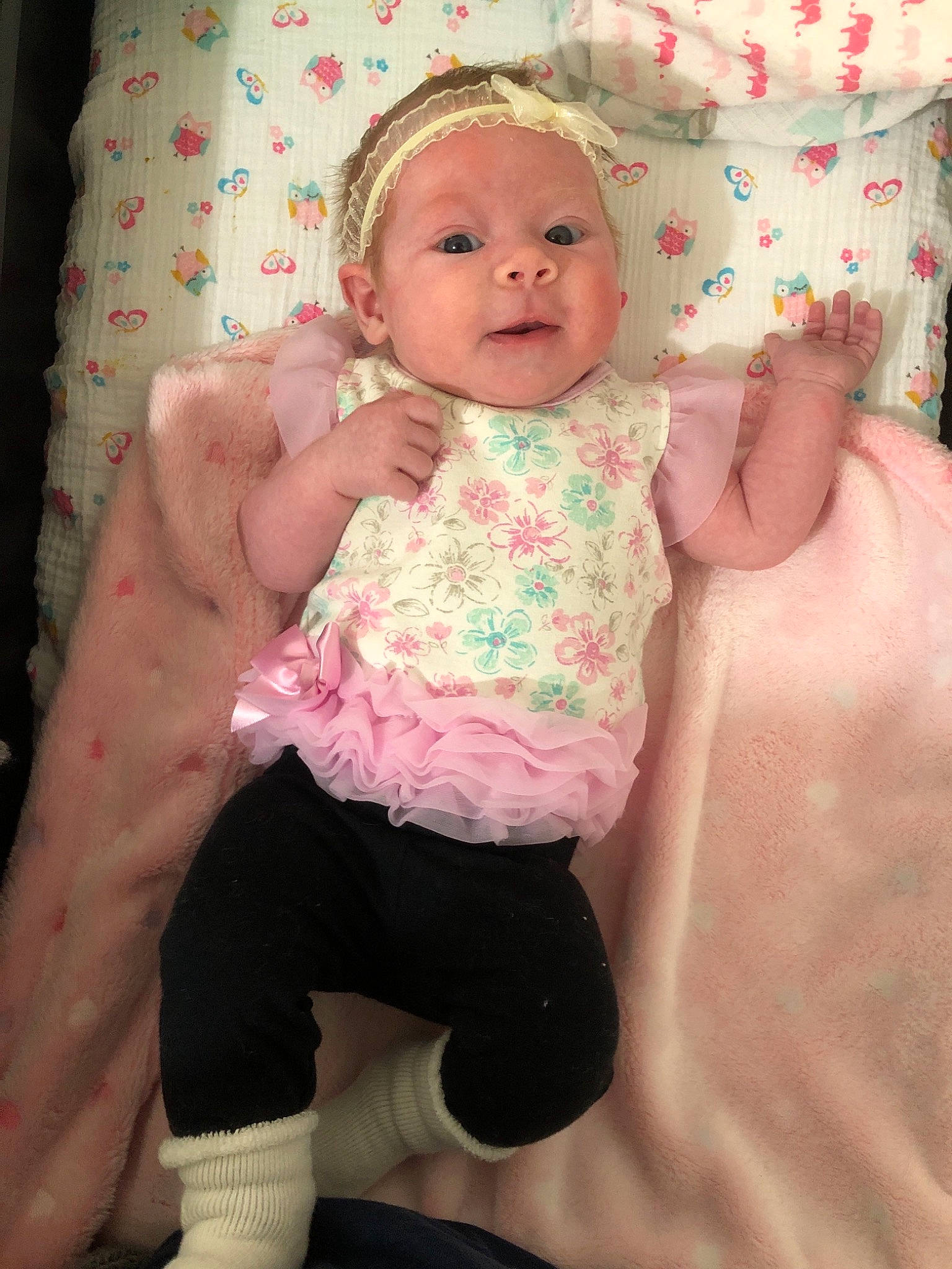 Kira is registered to the contest to win money with this photo: baby, baby_toddler_clothing, cheek, child, eye, finger, person, pink, skin, thumb, toddler