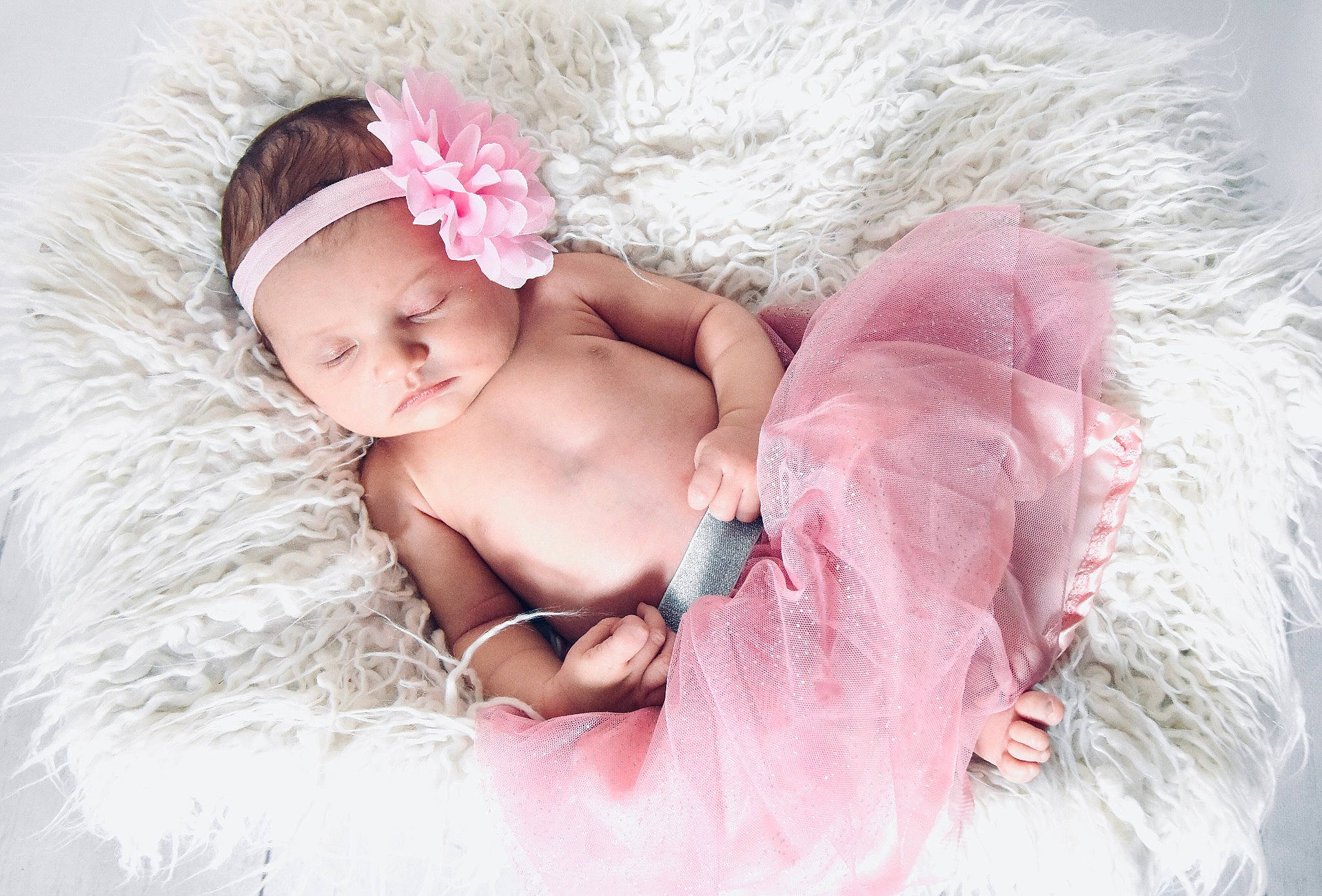 Rose participe au concours pour gagner de l'argent avec cette photo : baby, baby_toddler_clothing, child, comfort, embellishment, eyelash, fashion_accessory, flash_photography, hair_accessory, happy, headband, headgear, headpiece, headwear, jewellery, magenta, pattern, peach, person, pink