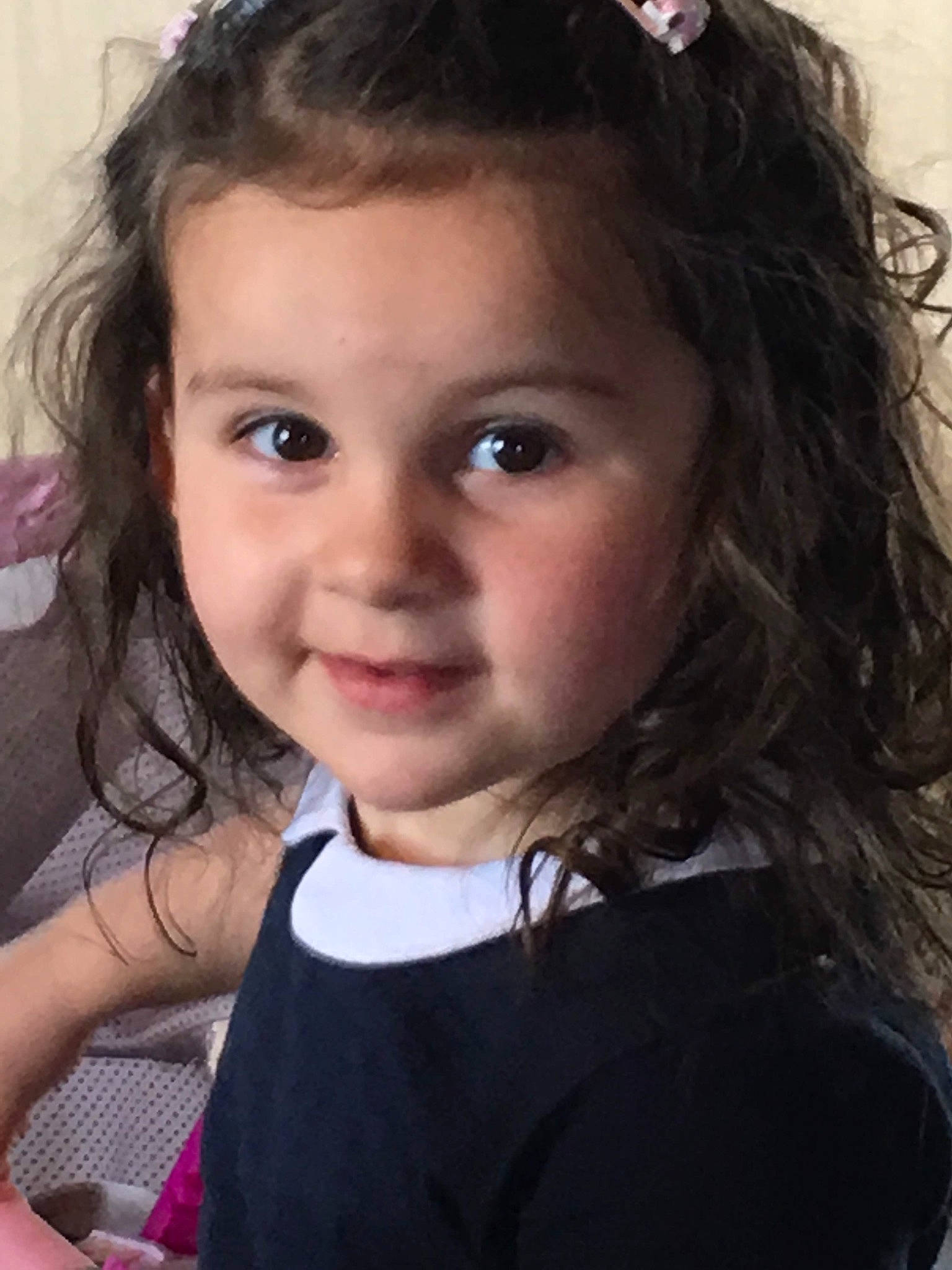 Agathe a rejoint le concours — aidez-le/la à gagner de superbes lots ! beauty, black_hair, brown_hair, cheek, child, child_model, chin, eyebrow, face, forehead, hair, hairstyle, lip, long_hair, nose, person, smile