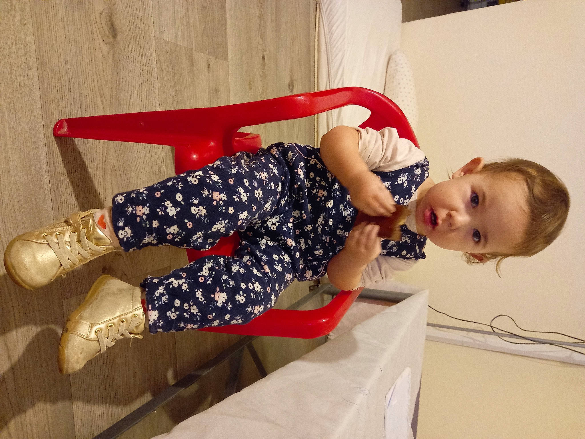 Anastasia a rejoint le concours — aidez-le/la à gagner de superbes lots ! carmine, comfort, dress, fashion_design, foot, human_leg, knee, magenta, pattern, person, sandal, shoe, sitting, sleeve, smile, sock, thigh, toddler, waist, wood