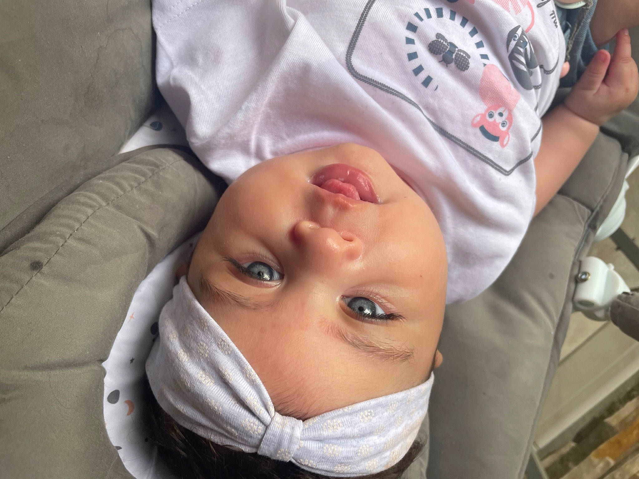 Kaïna a rejoint le concours — aidez-le/la à gagner de superbes lots ! baby, baby_products, baby_toddler_clothing, cheek, child, comfort, eyelash, forehead, fun, happy, hat, headgear, headwear, lip, mouth, nose, person, room, skin, sleeve