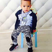 Adam participe au concours pour gagner de l'argent avec cette photo :