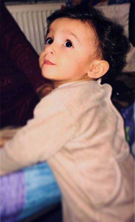 Alexander participe au concours pour gagner de l'argent avec cette photo : arm, beauty, black_hair, cheek, child, day, eye, forehead, girl, hair, hairstyle, head, human, human_hair_color, infant, nose, person, skin, smile, toddler