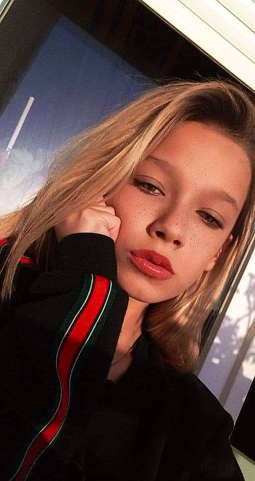 Ilaria a rejoint le concours — aidez-le/la à gagner de superbes lots ! beauty, blond, cheek, eye, eye_liner, eye_shadow, eyebrow, eyelash, hair, hairstyle, layered_hair, lip, lip_gloss, long_hair, makeover, model, nose, person, portrait_photography, selfie