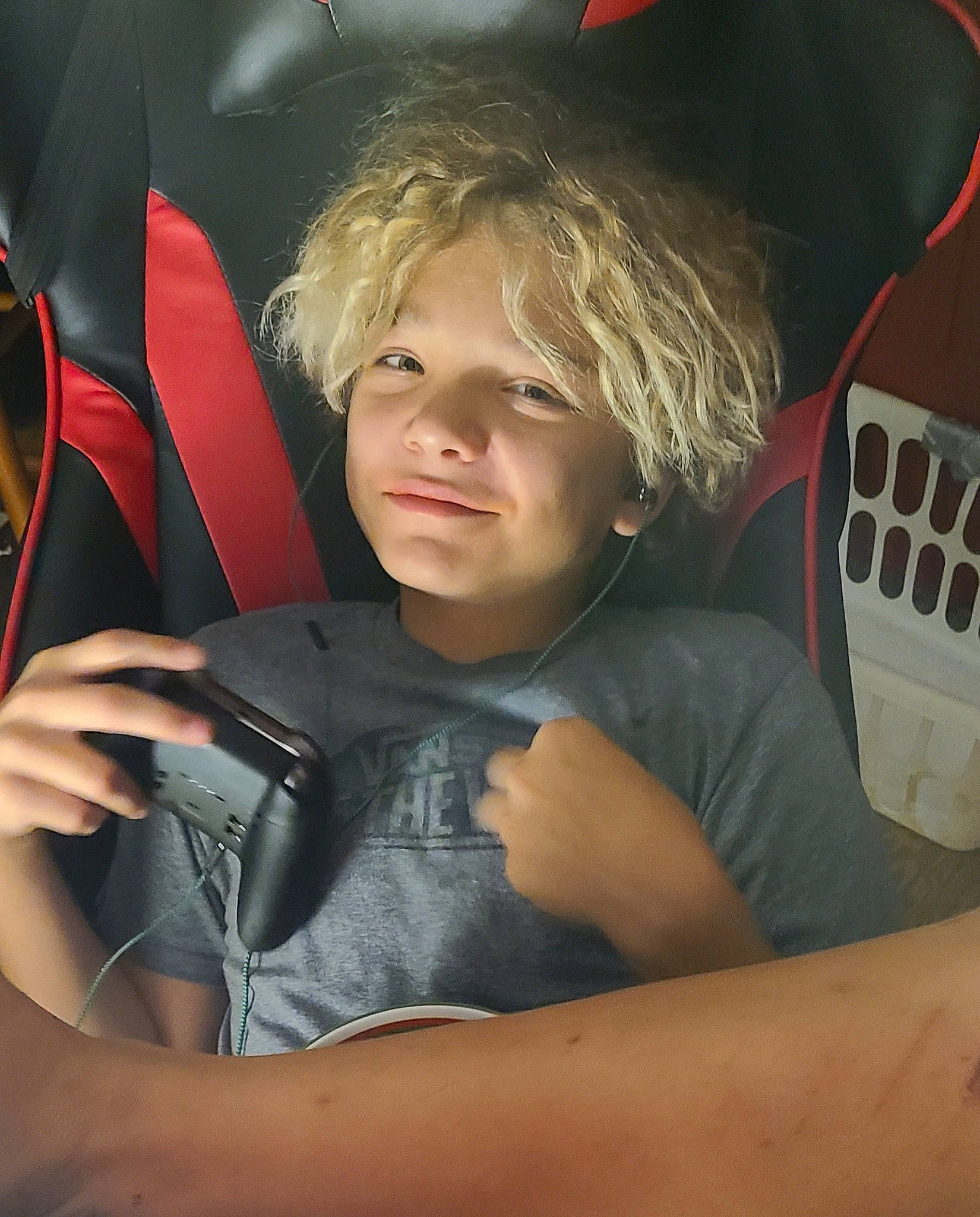 Kreed is registered to the contest to win money with this photo: auto_part, automotive_design, car, car_seat, child, comfort, cool, elbow, eye, flash_photography, fun, hairstyle, happy, human_leg, joy, mouth, person, sitting, steering_wheel, thigh