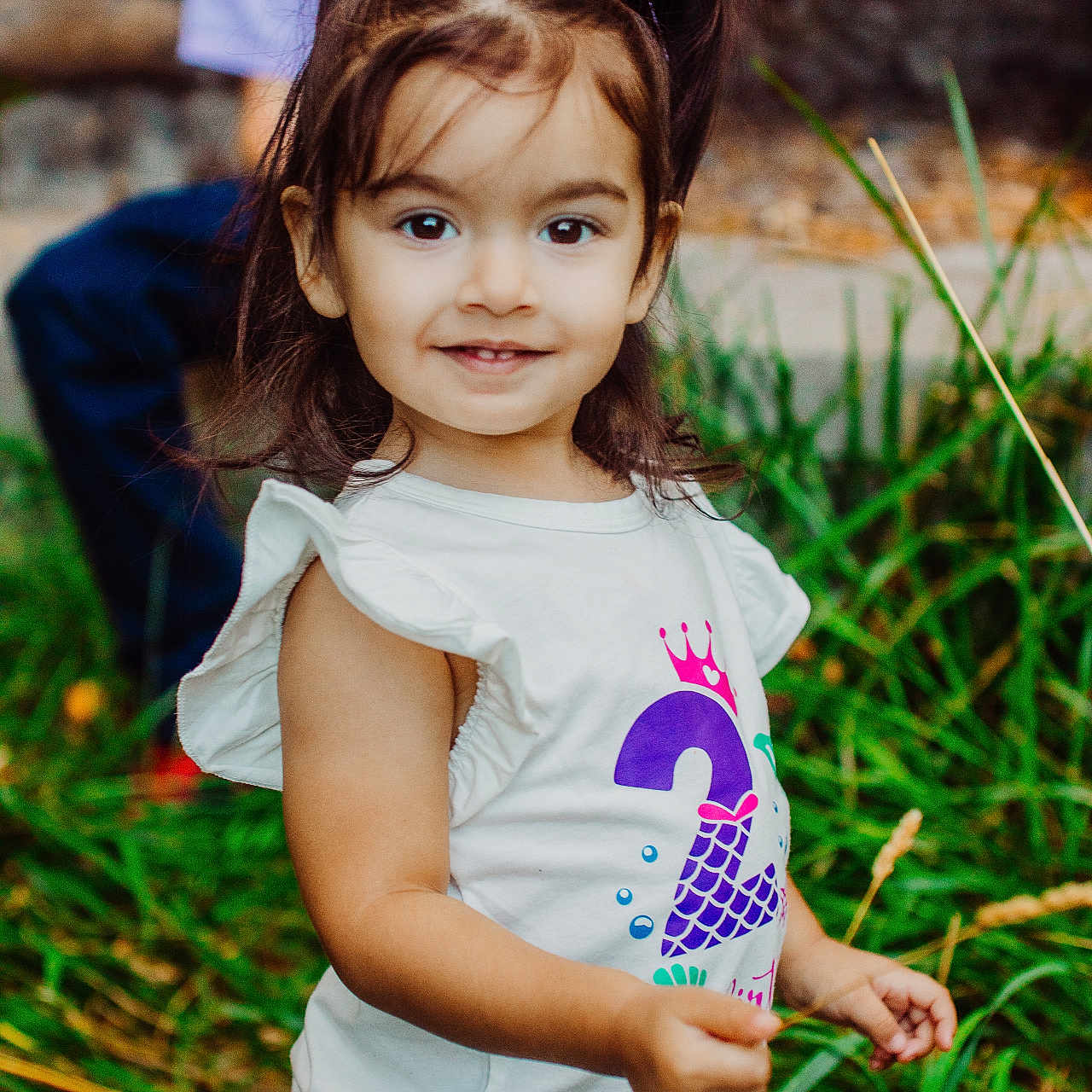 Karina is registered to the contest to win money with this photo: bodypart, child, clothing, dress, face, female, finger, girl, grass, hand, happy, head, person, photography, plant, portrait, shirt, shorts, smile, t_shirt