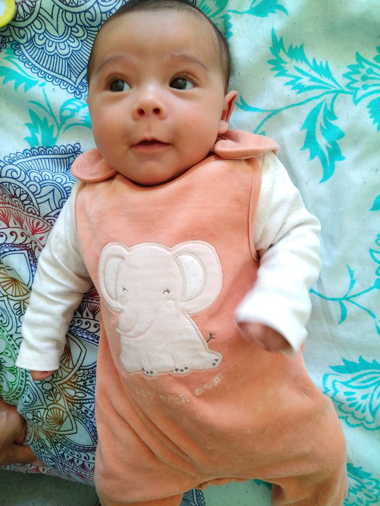 Giulia participe au concours pour gagner de l'argent avec cette photo : baby, baby_toddler_clothing, blue, cheek, child, dress, eye, face, green, happy, head, linens, neck, person, pink, skin, sleeve, smile, stomach, t_shirt