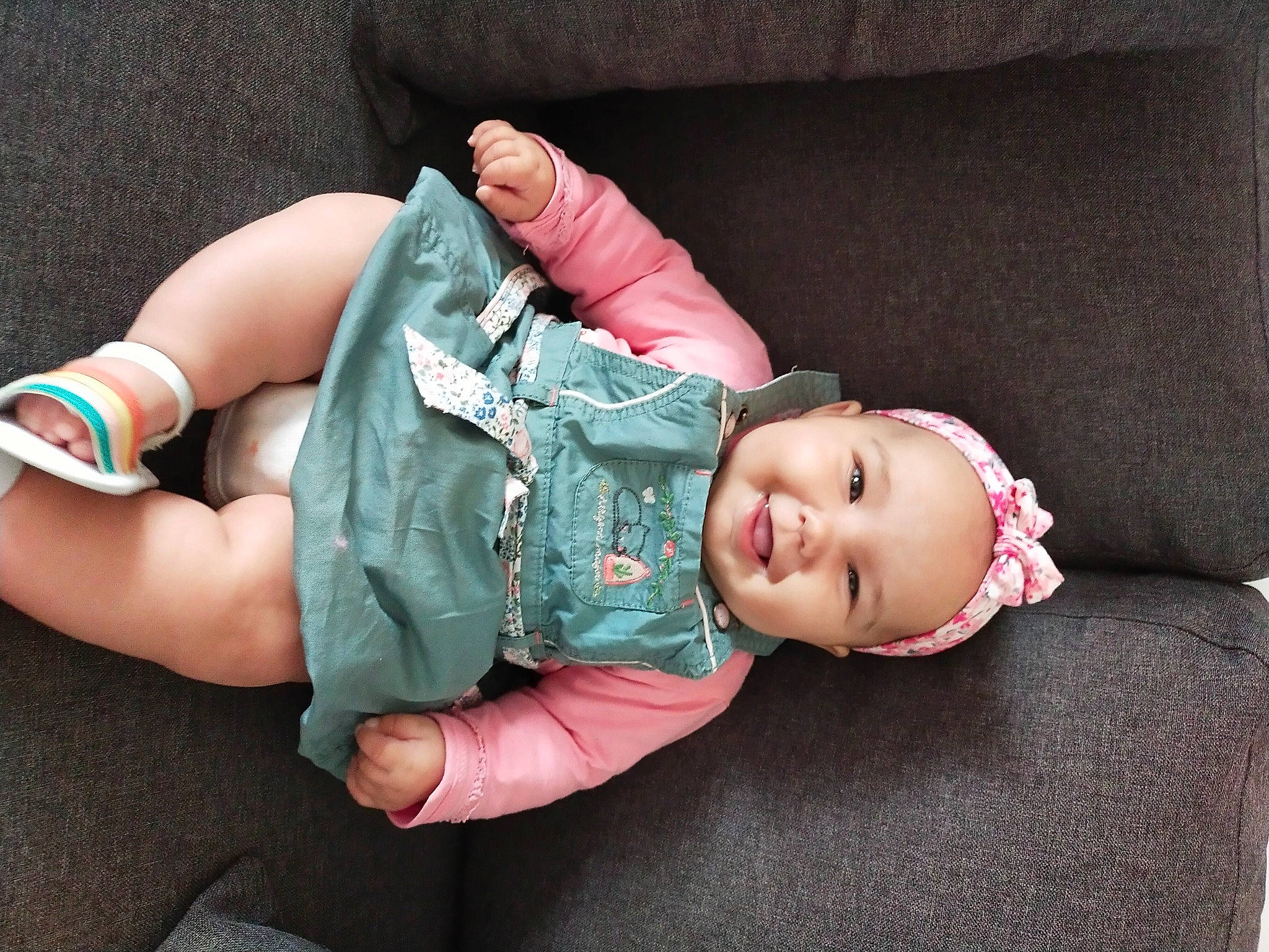 Talyna a rejoint le concours — aidez-le/la à gagner de superbes lots ! arm, baby, baby_toddler_clothing, comfort, cool, finger, flash_photography, glasses, hand, happy, headgear, headwear, human_body, joint, joy, leg, mouth, muscle, person, skin