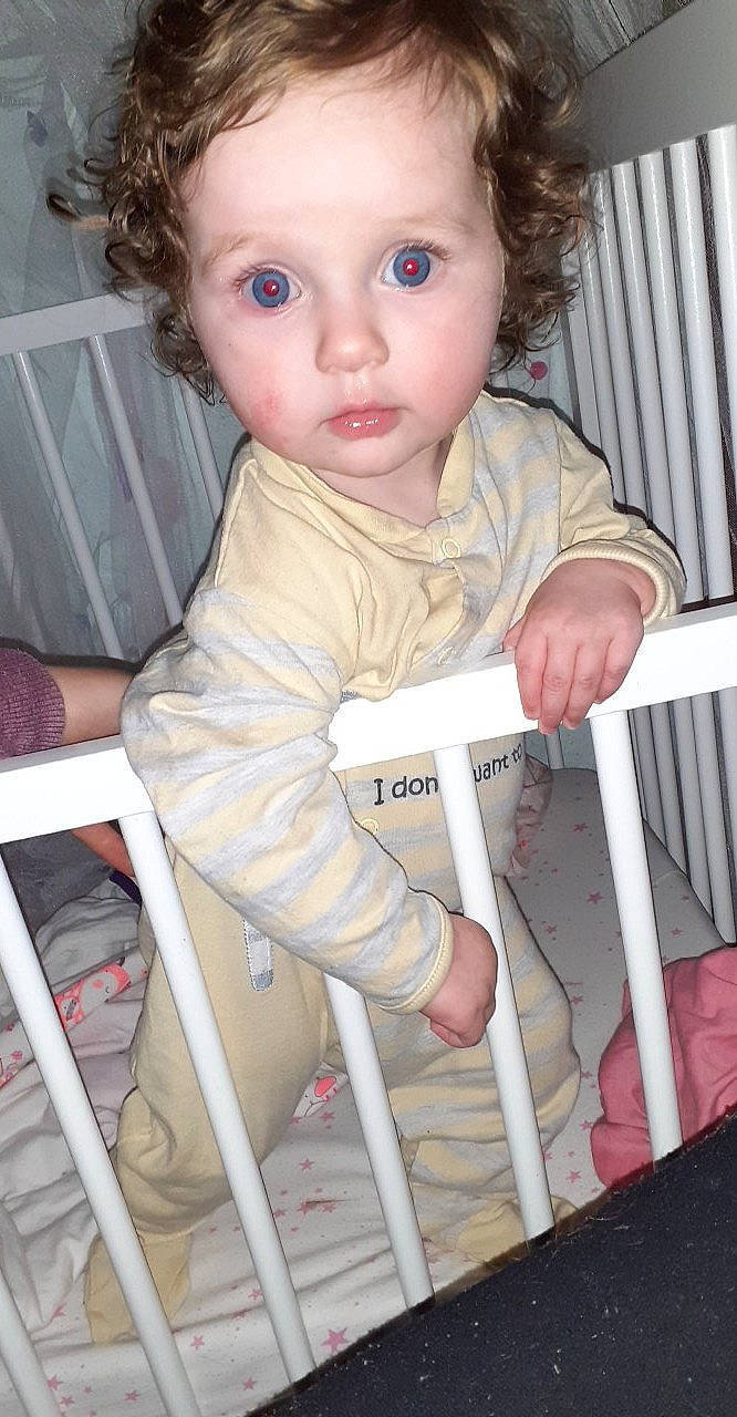 Léna participe au concours pour gagner de l'argent avec cette photo : baby, baby_products, baby_safety, child, infant_bed, person, product, toddler