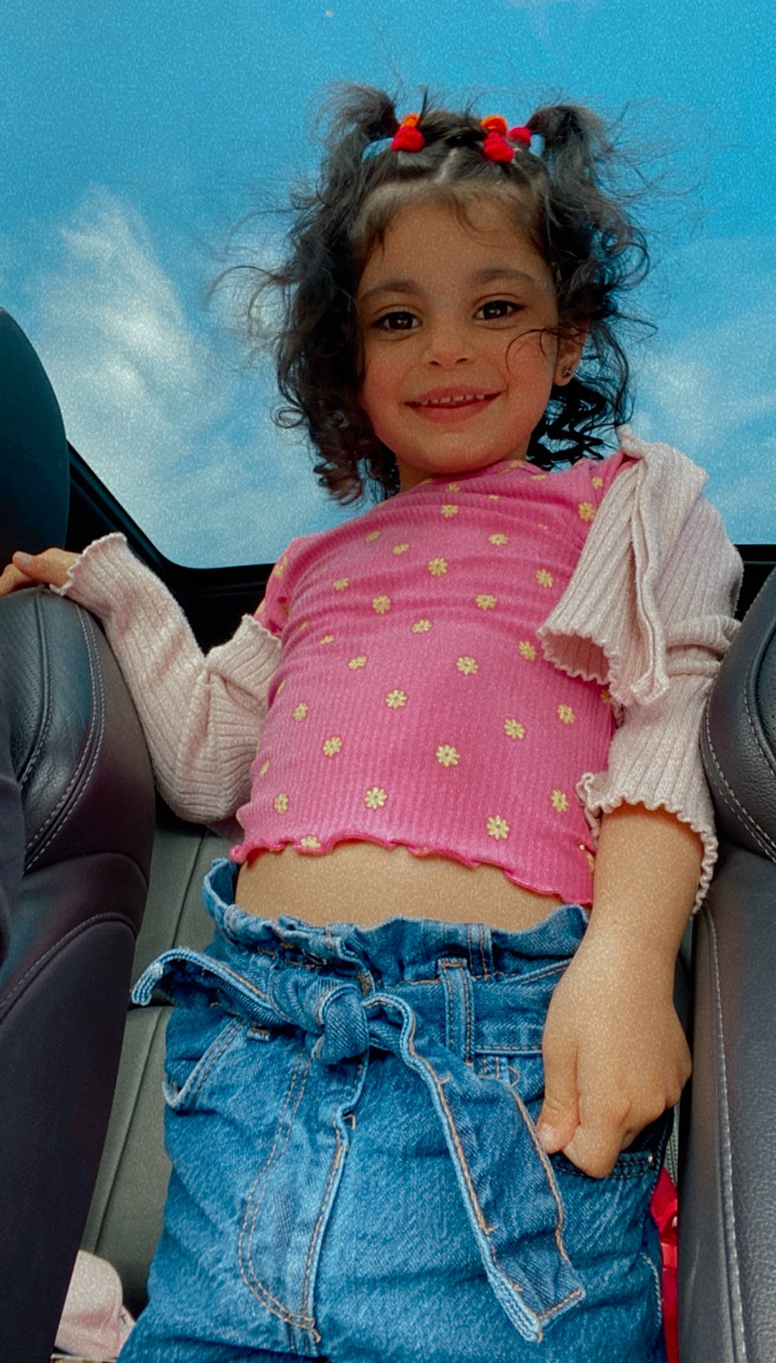 Perla Novalee participe au concours pour gagner de l'argent avec cette photo : abdomen, arm, blue, cool, eye, fun, happy, human_body, joy, leisure, people_in_nature, person, pink, shoulder, skin, sky, sleeve, smile, toddler, trunk