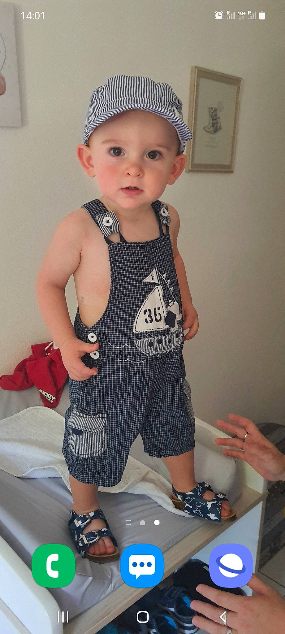 Thiago a rejoint le concours — aidez-le/la à gagner de superbes lots ! baby, baby_toddler_clothing, cap, chest, cool, eyelash, hairstyle, headwear, joint, leg, neck, pattern, person, shoulder, sleeve, sportswear, standing, t_shirt, thigh, toddler