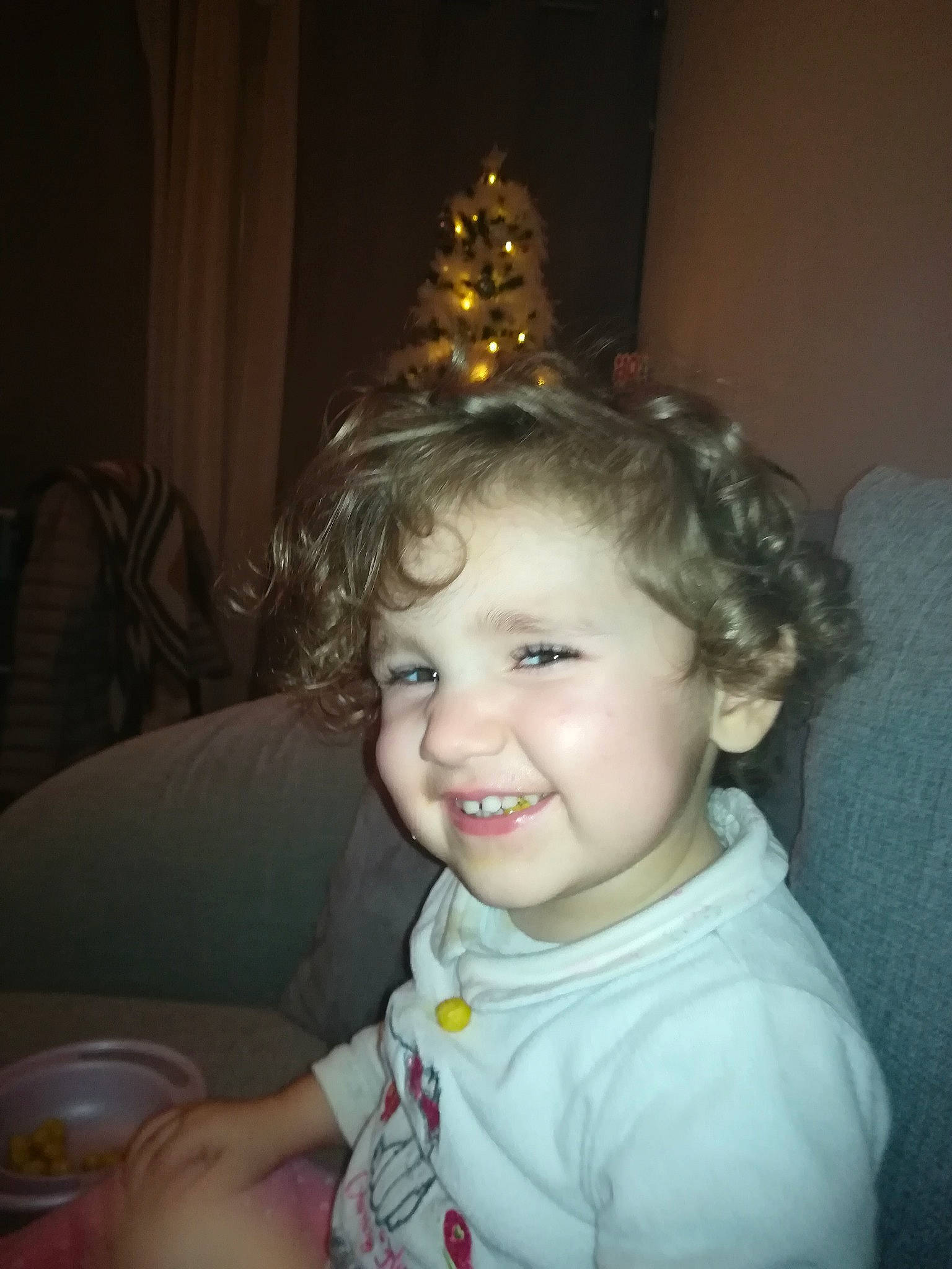 Zélia participe au concours pour gagner de l'argent avec cette photo : baby, cheek, child, chin, ear, eye, face, forehead, fun, hair, hairstyle, head, iris, joy, lip, nose, person, sitting, skin, smile