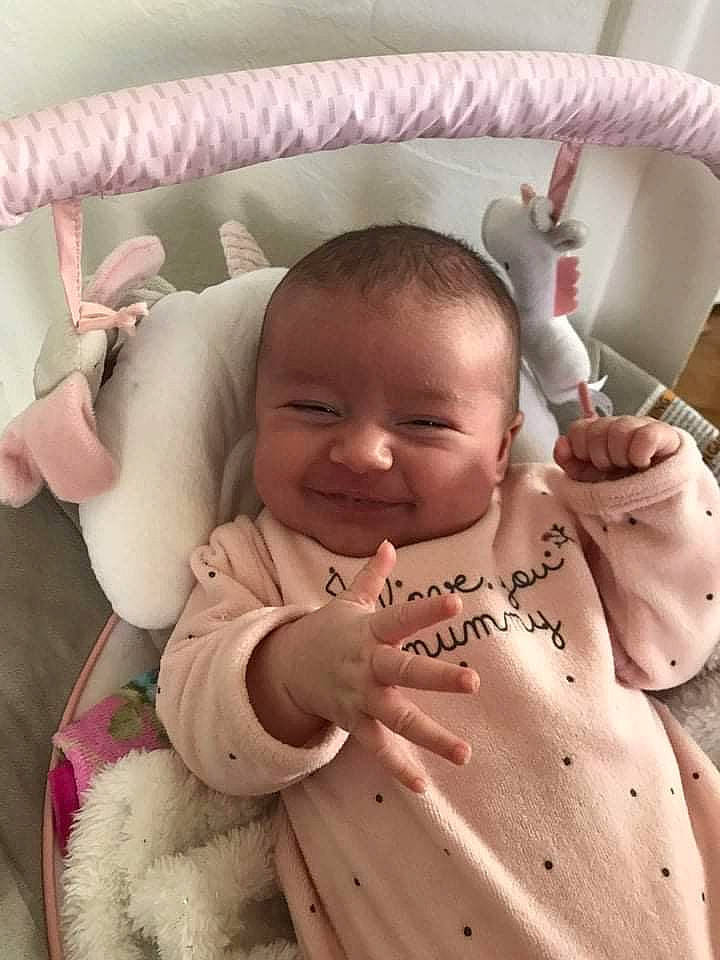 Cataleya participe au concours pour gagner de l'argent avec cette photo : baby, baby_toddler_clothing, cheek, comfort, eye, eyebrow, face, facial_expression, gesture, happy, head, iris, joy, lip, mouth, nose, person, pink, skin, sleeve