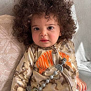Liam participe au concours pour gagner de l'argent avec cette photo : baby, blanket, casual, child, clothing, couch, cozy, curly_hair, cute, dinosaur_print, expression, eyes, face, indoor, pacifier_clip, portrait, sitting, soft_lighting, toddler, young_child