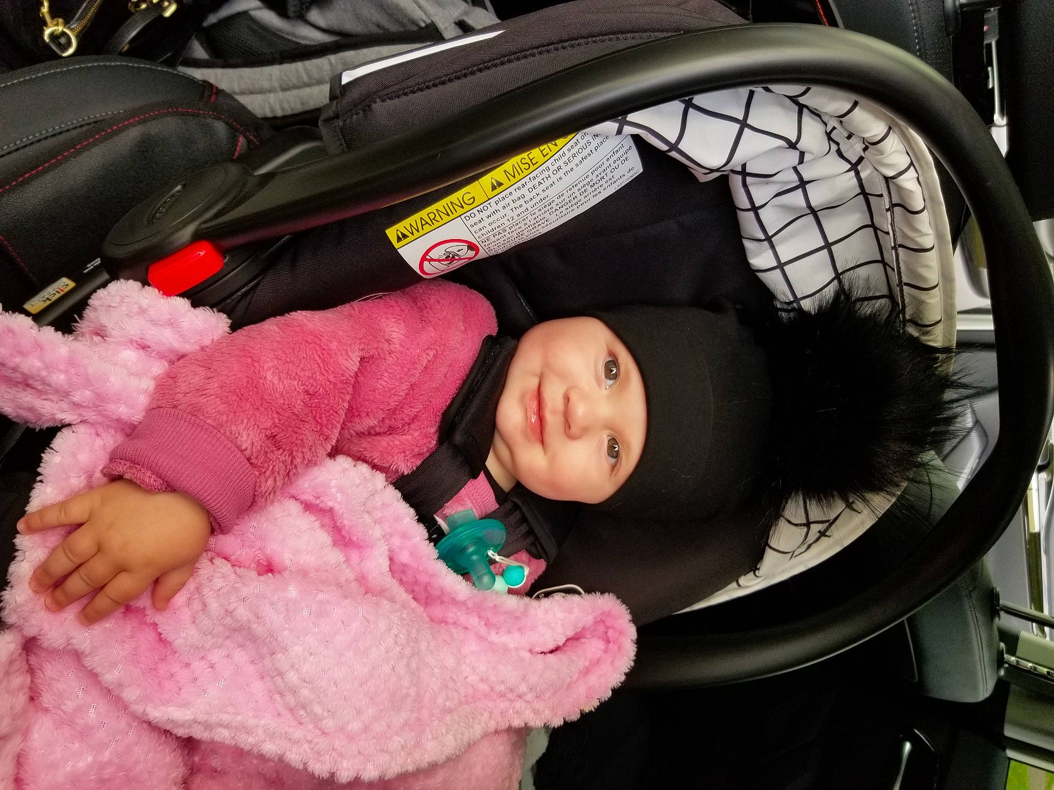 Emma participe au concours pour gagner de l'argent avec cette photo : auto_part, automotive_design, baby, baby_carriage, baby_products, baby_toddler_clothing, car_seat, cheek, child, comfort, headgear, headwear, joy, mammal, motor_vehicle, people, person, pink, product, snapshot