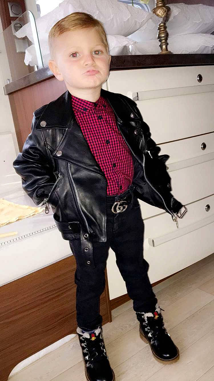 Pharrell a rejoint le concours — aidez-le/la à gagner de superbes lots ! child, child_model, clothing, coat, cool, fashion, footwear, jacket, leather, leather_jacket, male, outerwear, person, shoe, suit, textile, toddler, top