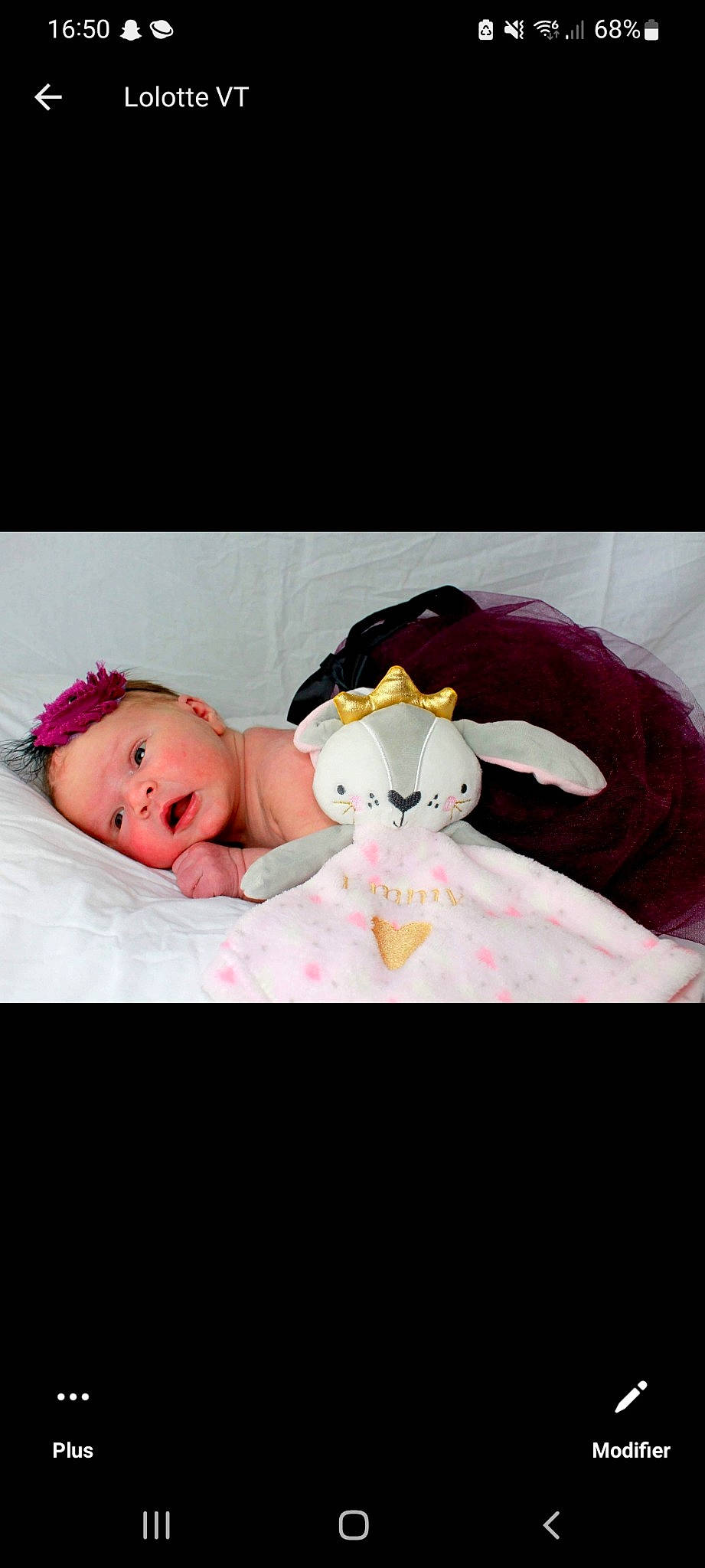 Emmy a rejoint le concours — aidez-le/la à gagner de superbes lots ! baby, baby_products, baby_toddler_clothing, child, collar, comfort, fashion_accessory, fur, happy, linens, magenta, pattern, person, pink, portrait_photography, sitting, sleeve, stuffed_toy, toddler, toy