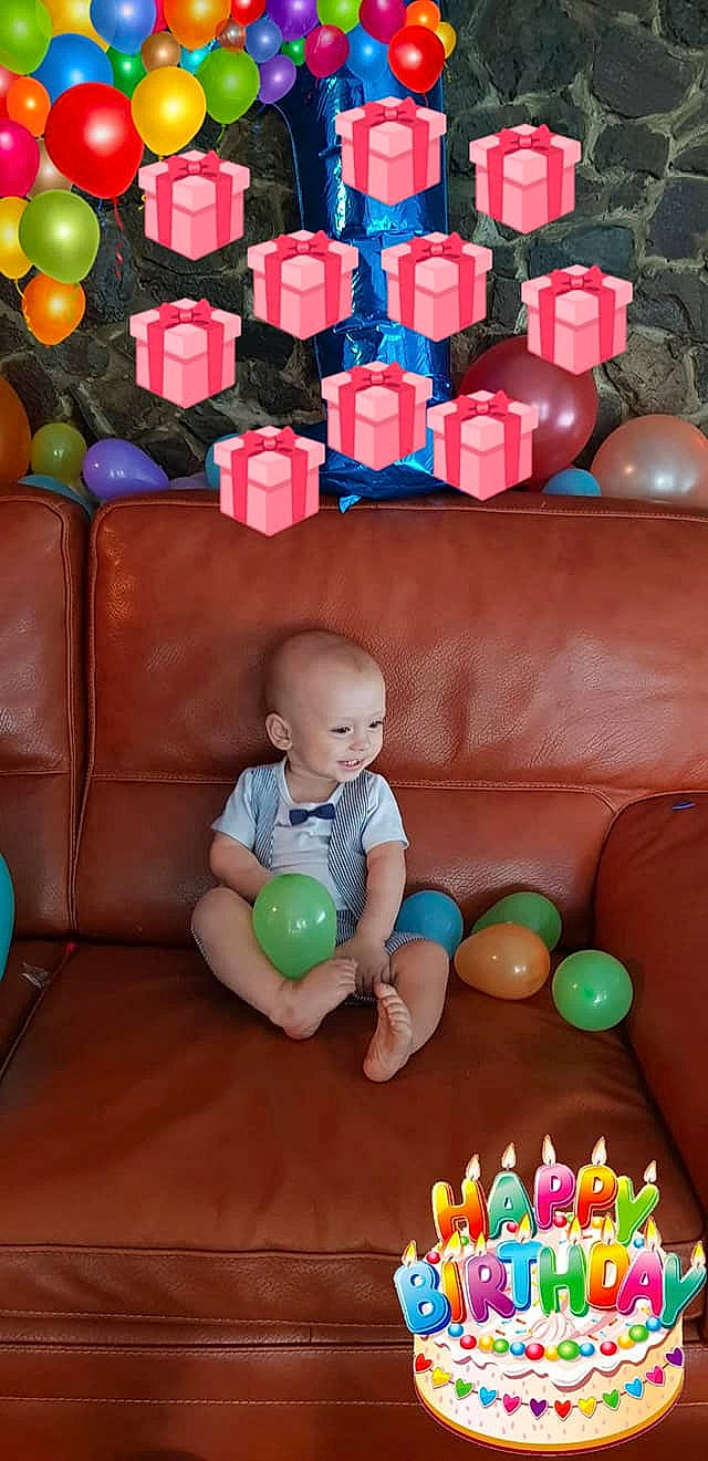 Darius participe au concours pour gagner de l'argent avec cette photo : balloon, birthday, birthday_cake, cake, cake_decorating, child, day, fun, infant, joy, party, party_supply, person, pink, play, sugar_paste, sweetness, toddler, torte, toy