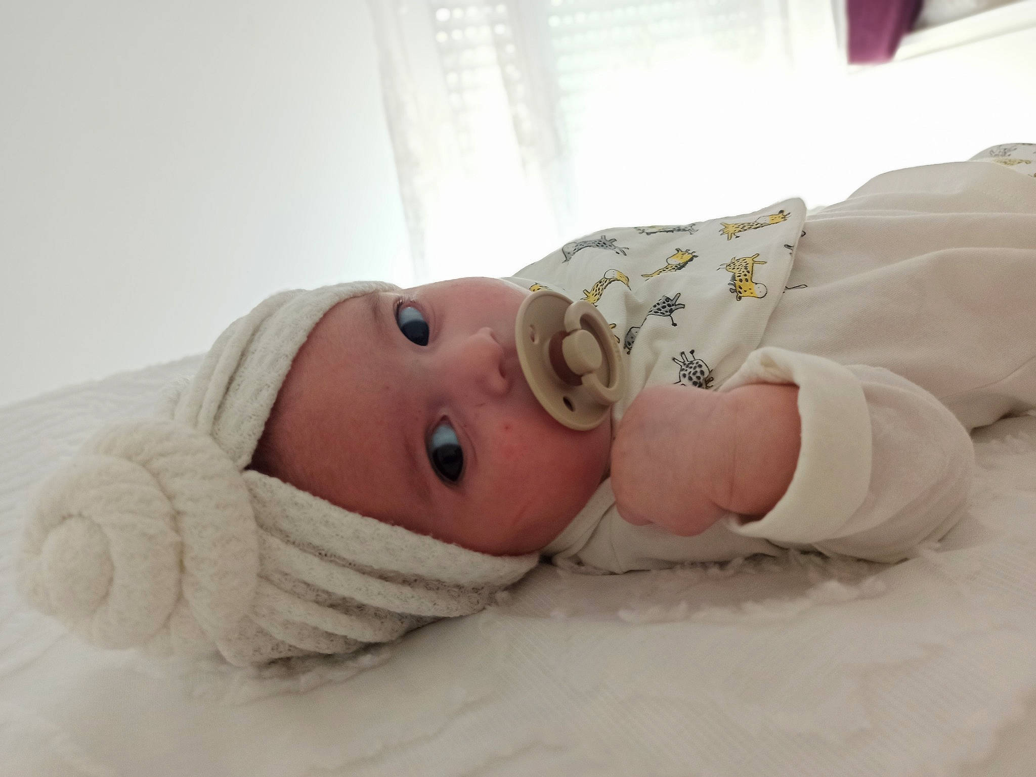Naya participe au concours pour gagner de l'argent avec cette photo : baby, baby_products, baby_safety, baby_sleeping, baby_toddler_clothing, bedding, bedtime, child, comfort, eye, fur, hat, headgear, headwear, linens, person, room, skin, sleeve, textile