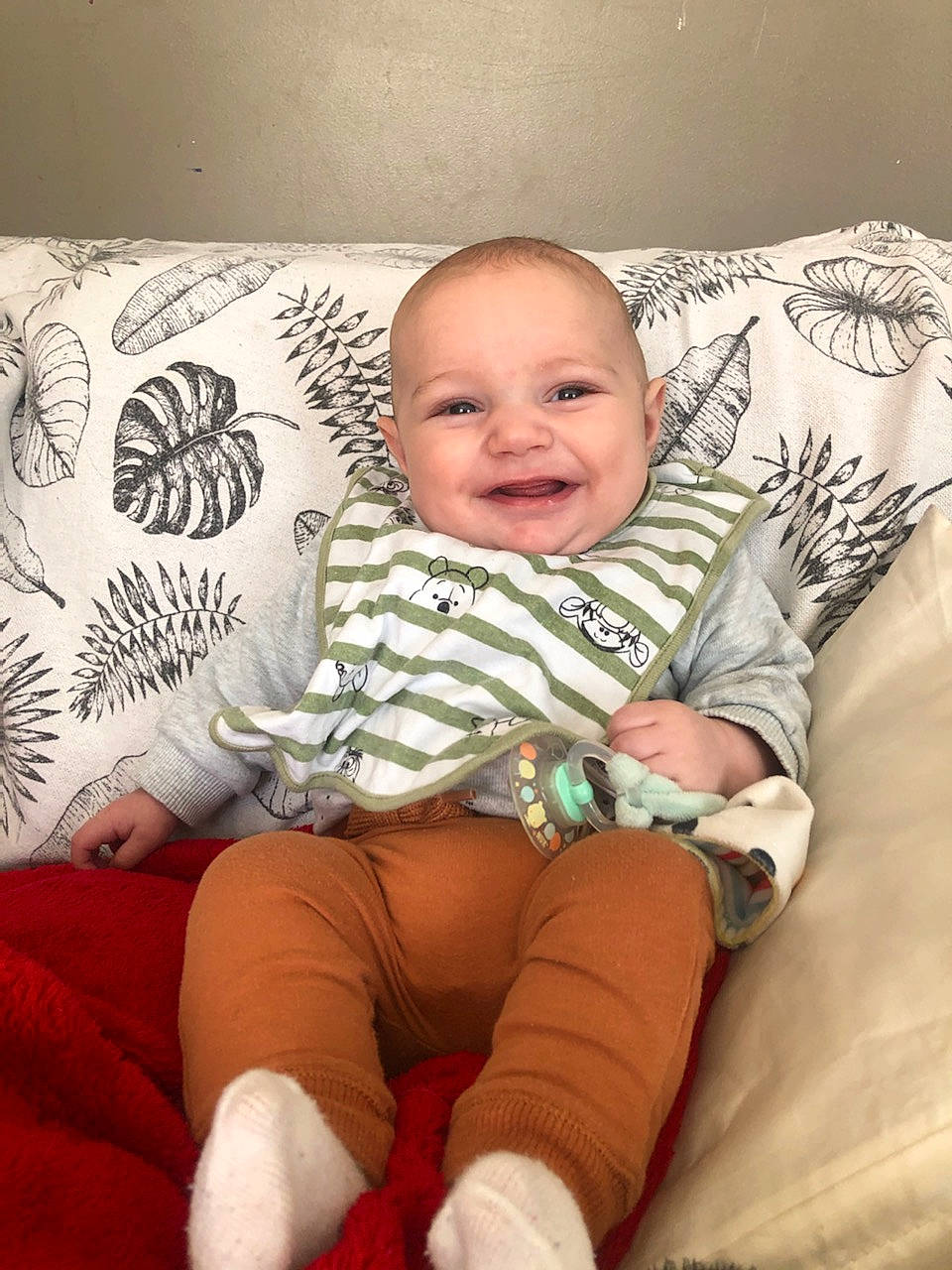 Jules participe au concours pour gagner de l'argent avec cette photo : baby, child, comfort, joy, person, toddler