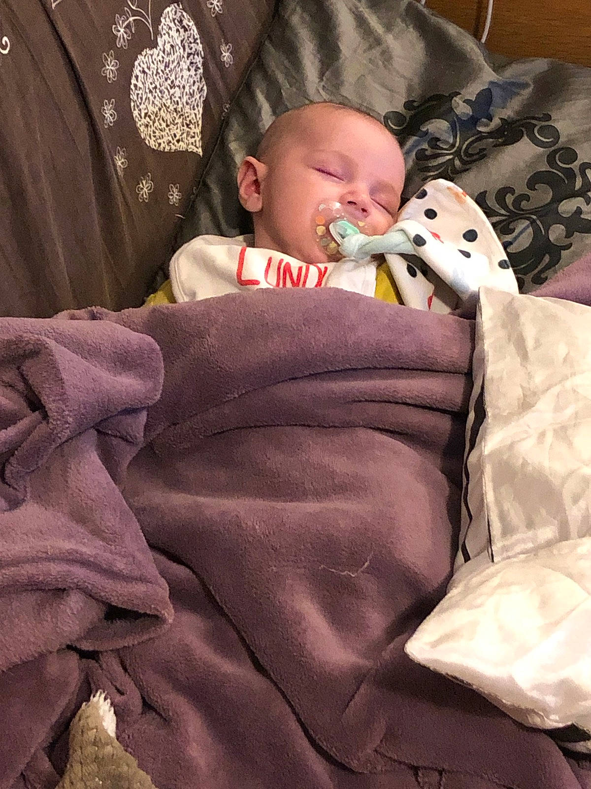 Jules participe au concours pour gagner de l'argent avec cette photo : baby, bedtime, child, comfort, nap, person, sleep, toddler