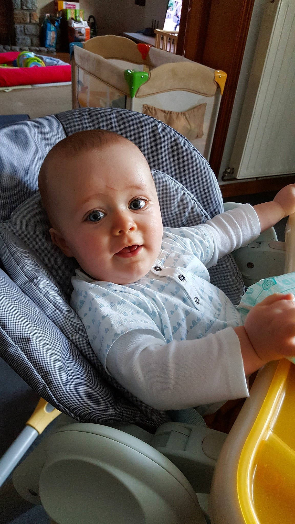 Charli participe au concours pour gagner de l'argent avec cette photo : baby_products, child, day, ear, eye, fun, furniture, girl, infant, iris, person, product, sitting, skin, toddler