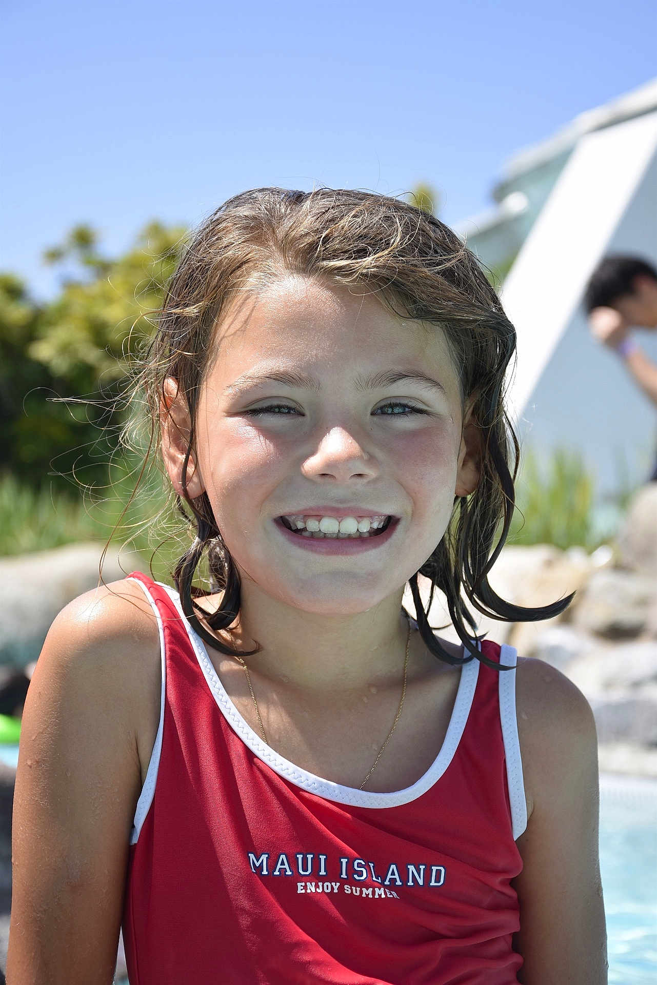 Djèmy a rejoint le concours — aidez-le/la à gagner de superbes lots ! child, girl, smiling, wet_hair, swimsuit, red_clothing, outdoor, pool, summer, sunny, blue_sky, happy, portrait, water, vacation, holiday, nature, face, person, young