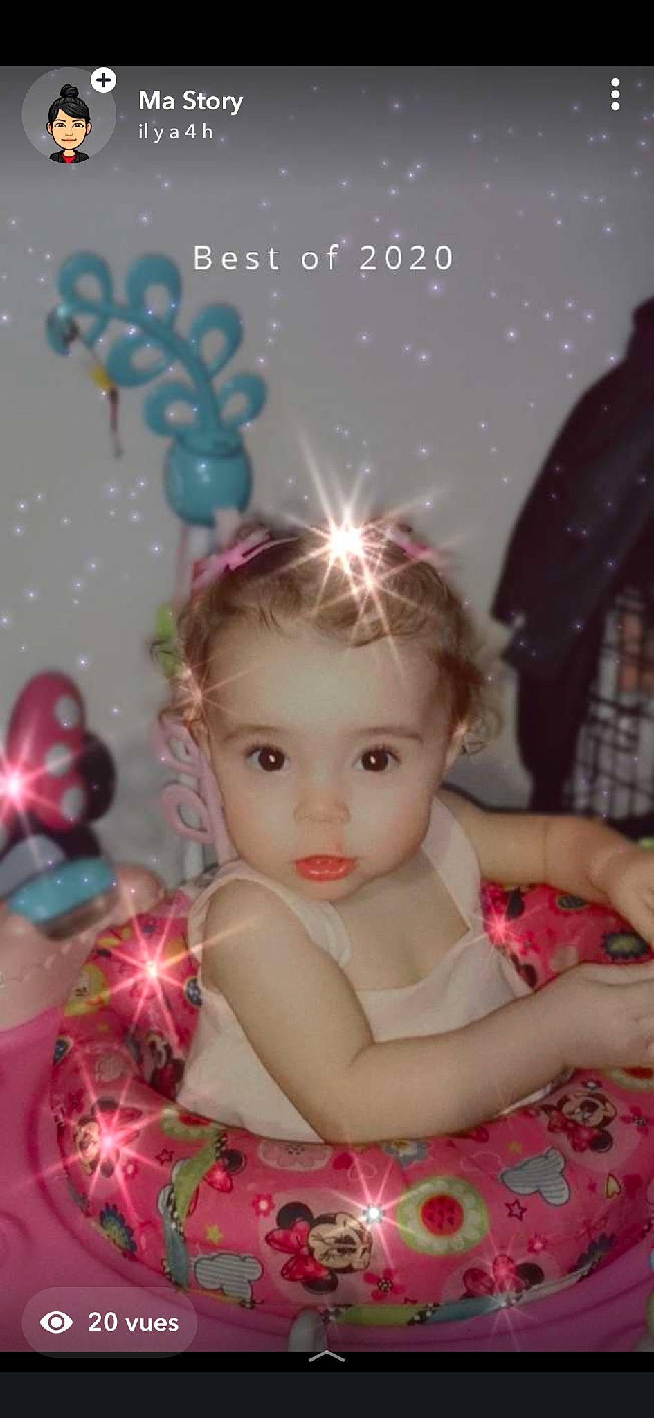 Roxanne a rejoint le concours — aidez-le/la à gagner de superbes lots ! baby, baby_toddler_clothing, child_model, day_dress, fictional_character, hair_accessory, party_supply, pattern, person, petal, pink, ribbon, toy