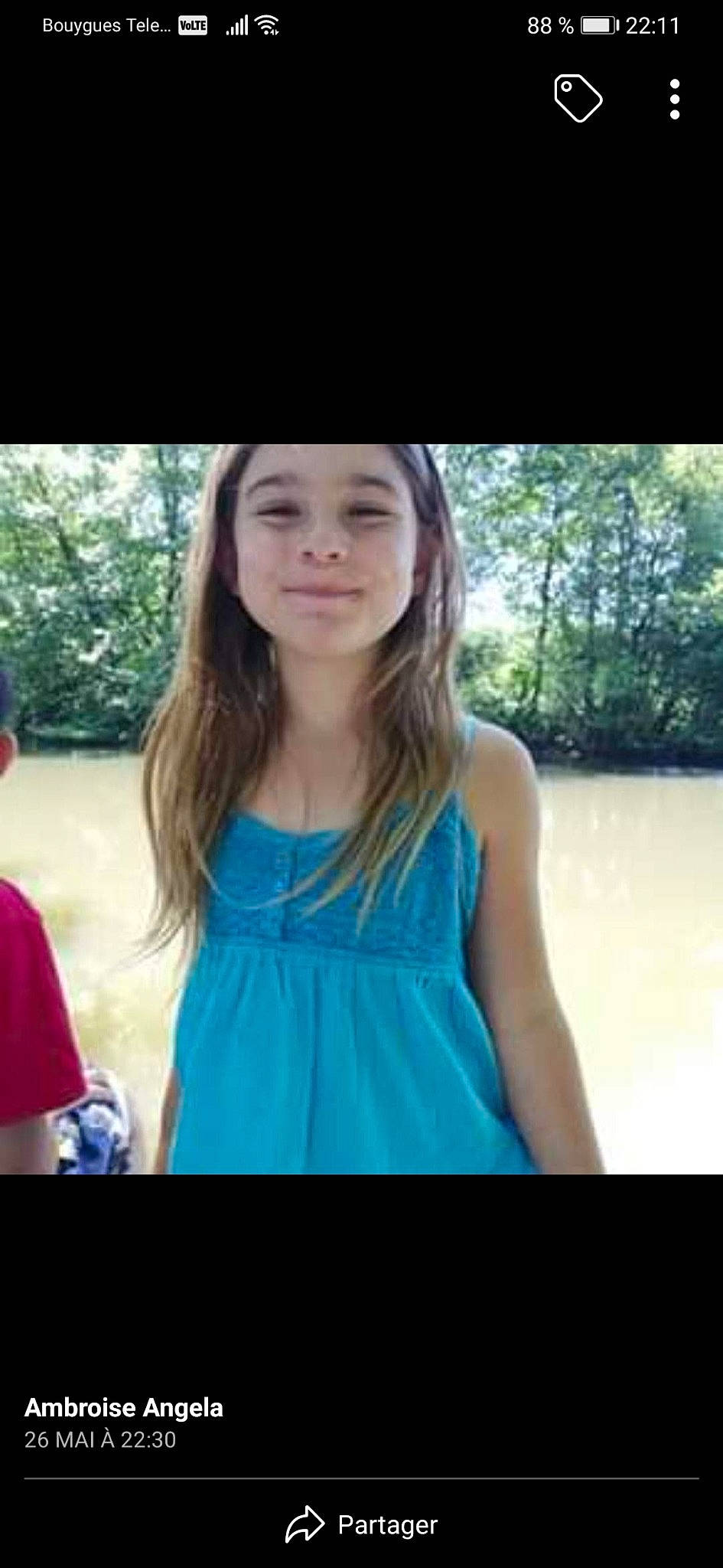 Louane participe au concours pour gagner de l'argent avec cette photo : beauty, blond, brown_hair, day_dress, dress, facial_expression, hairstyle, headwear, joy, layered_hair, long_hair, one_piece_garment, person, photo_shoot, photograph, portrait_photography, shoulder, sleeveless_shirt, snapshot, street_fashion