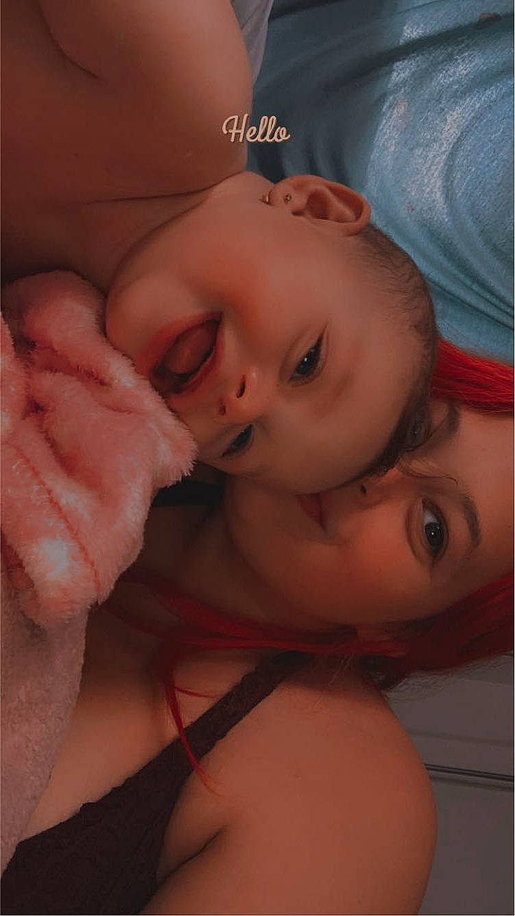 Rosalind is registered to the contest to win money with this photo: black_hair, cheek, chin, ear, eye, eyebrow, eyelash, flash_photography, forehead, gesture, happy, iris, jaw, lip, mouth, muscle, neck, nose, person, skin