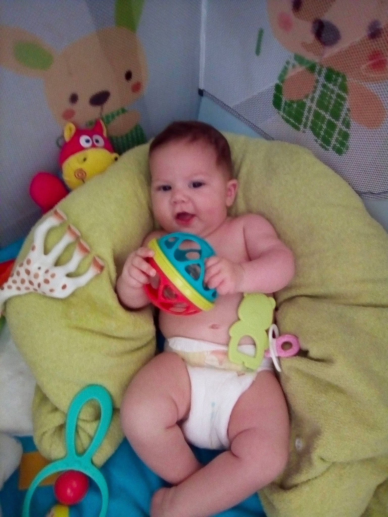 May-ly a rejoint le concours — aidez-le/la à gagner de superbes lots ! baby, baby_products, baby_toddler_clothing, baby_toys, child, person, play, product, sitting, skin, stuffed_toy, toddler, toy