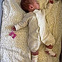 Luana a rejoint le concours — aidez-le/la à gagner de superbes lots ! baby, newborn, sleeping, onesie, pacifier, crib, blanket, baby_monitor, socks, infant, bed, sleep, patterned_blanket, cozy, cute, resting, child, indoor, soft, nursery
