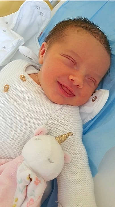 Athénaïs participe au concours pour gagner de l'argent avec cette photo : baby, baby_sleeping, baby_toddler_clothing, beauty, cheek, comfort, face, facial_expression, finger, head, mammal, mouth, nose, person, pink, skin, textile, toddler, toy, vertebrate