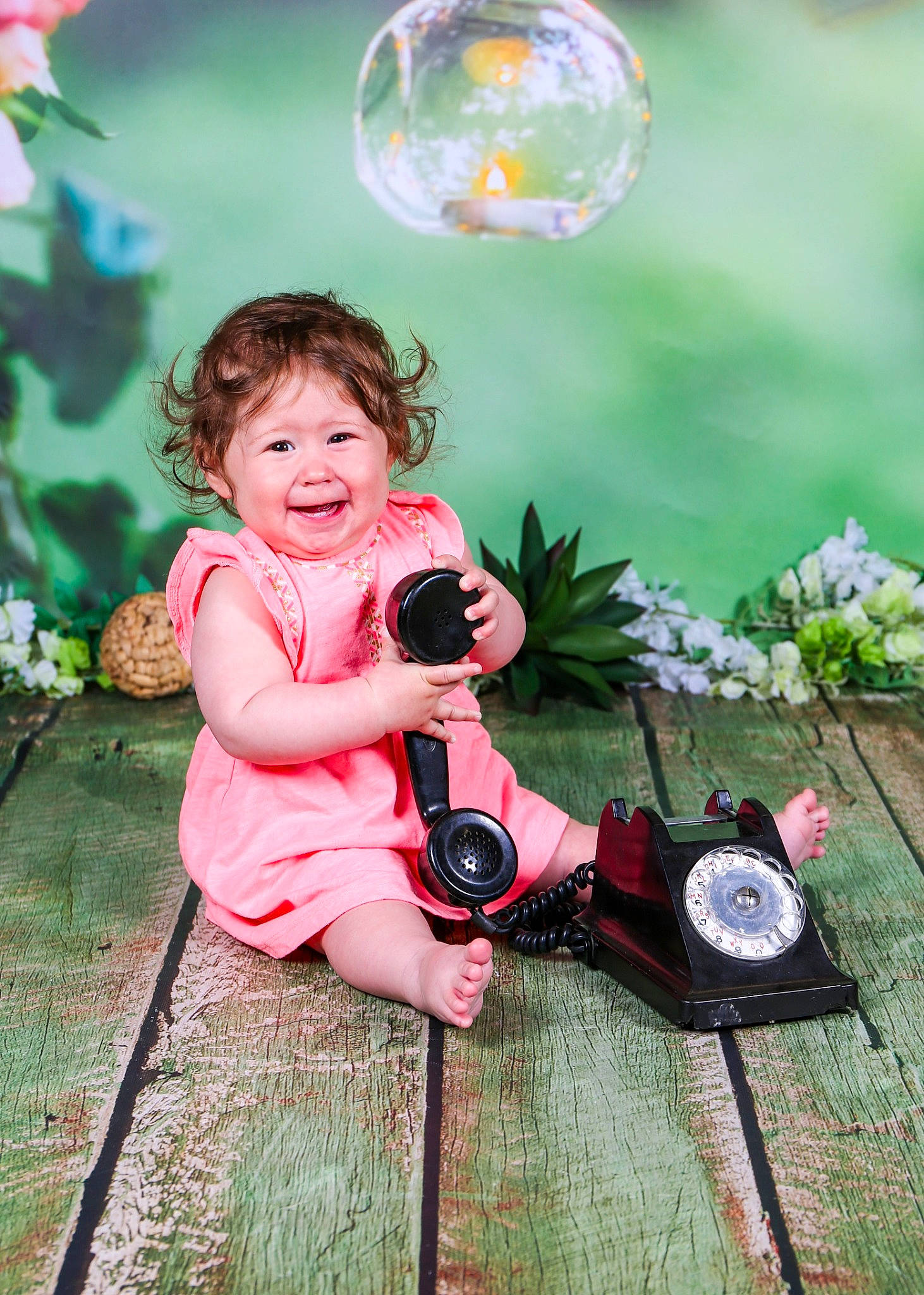 Talia participe au concours pour gagner de l'argent avec cette photo : baby_toddler_clothing, botany, camera, dress, flash_photography, flower, grass, green, happy, joy, leisure, nature, people_in_nature, person, photograph, pink, plant, shoe, single_lens_reflex_camera, smile