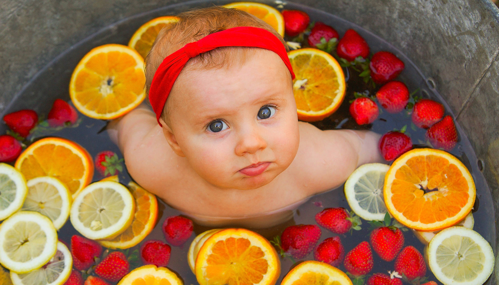 Dana-lou a rejoint le concours — aidez-le/la à gagner de superbes lots ! bitter_orange, calamondin, citrus, clementine, food, fruit, green, happy, ingredient, mandarin_orange, natural_foods, orange, person, plant, product, rangpur, tableware, tangerine, valencia_orange, yellow