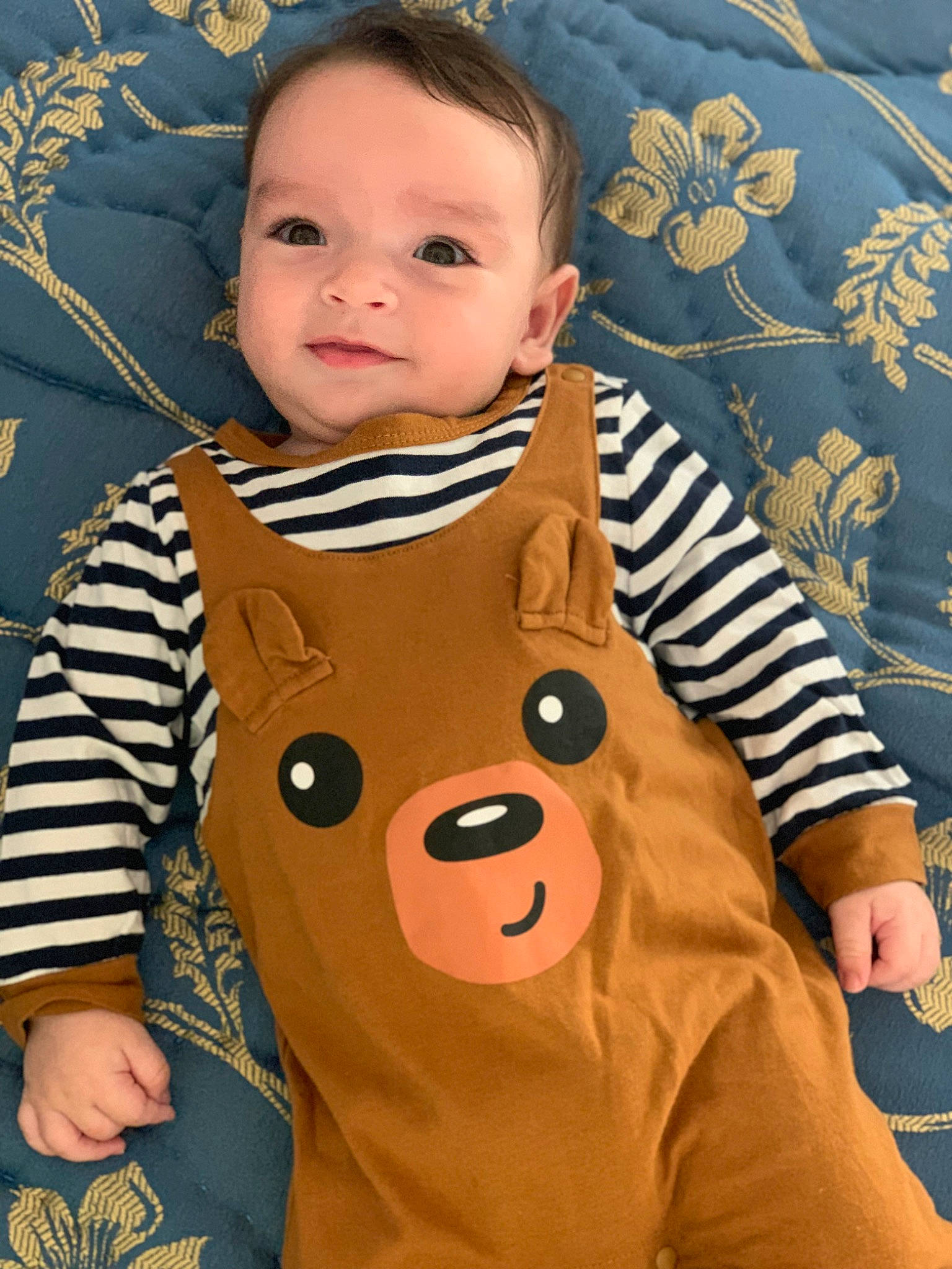 Rayen participe au concours pour gagner de l'argent avec cette photo : baby, baby_products, baby_toddler_clothing, cheek, child, costume, eye, face, happy, head, nose, orange, outerwear, pattern, peach, person, skin, sleeve, textile, thumb