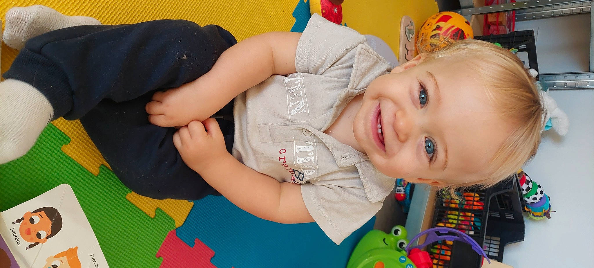 Maloë a rejoint le concours — aidez-le/la à gagner de superbes lots ! baby, baby_products, baby_toddler_clothing, cheek, child, elbow, event, eye, fun, happy, iris, joy, leisure, nose, person, play, product, shelf, skin, smile