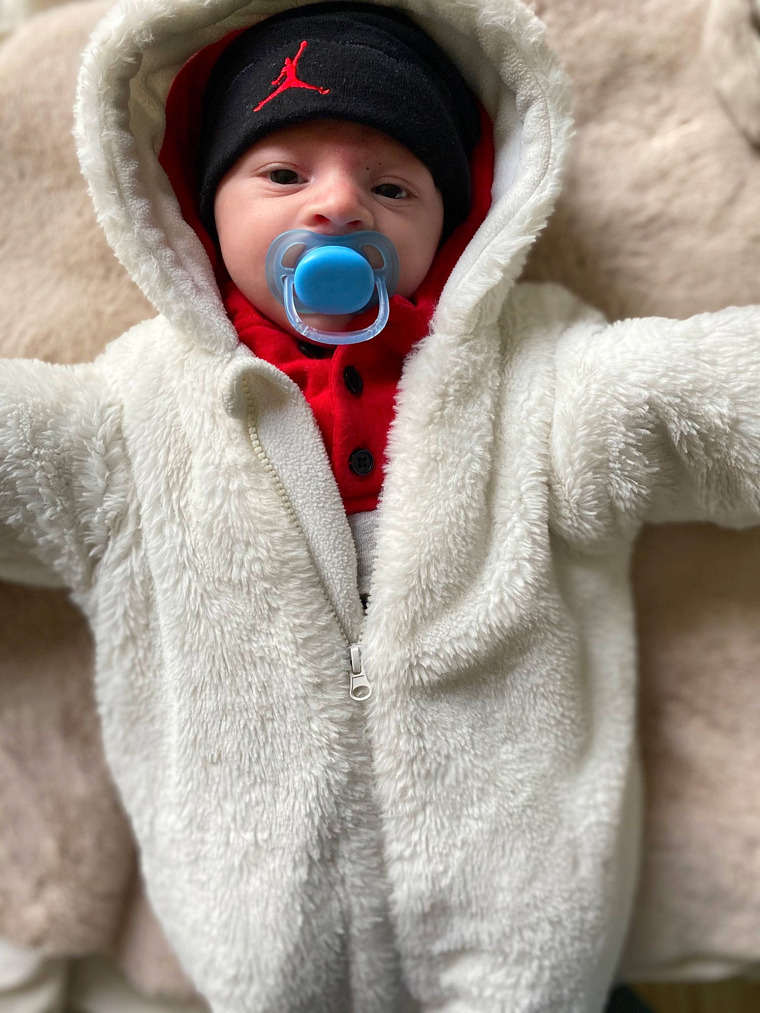 Louka participe au concours pour gagner de l'argent avec cette photo : baby, baby_sleeping, cap, cheek, child, collar, comfort, face, fur_clothing, gesture, happy, headwear, hood, linens, lip, nose, outerwear, person, skin, sleeve
