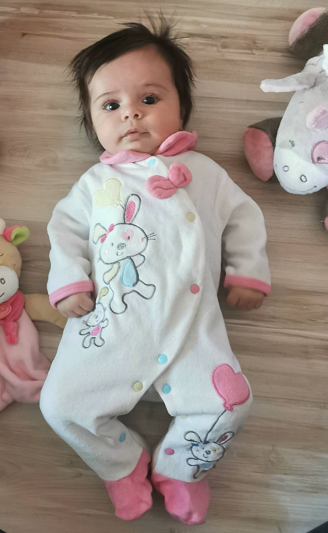 Kiara a rejoint le concours — aidez-le/la à gagner de superbes lots ! baby, baby_products, baby_toddler_clothing, child, infant_bodysuit, pajamas, person, pink, product, sleeve, toddler