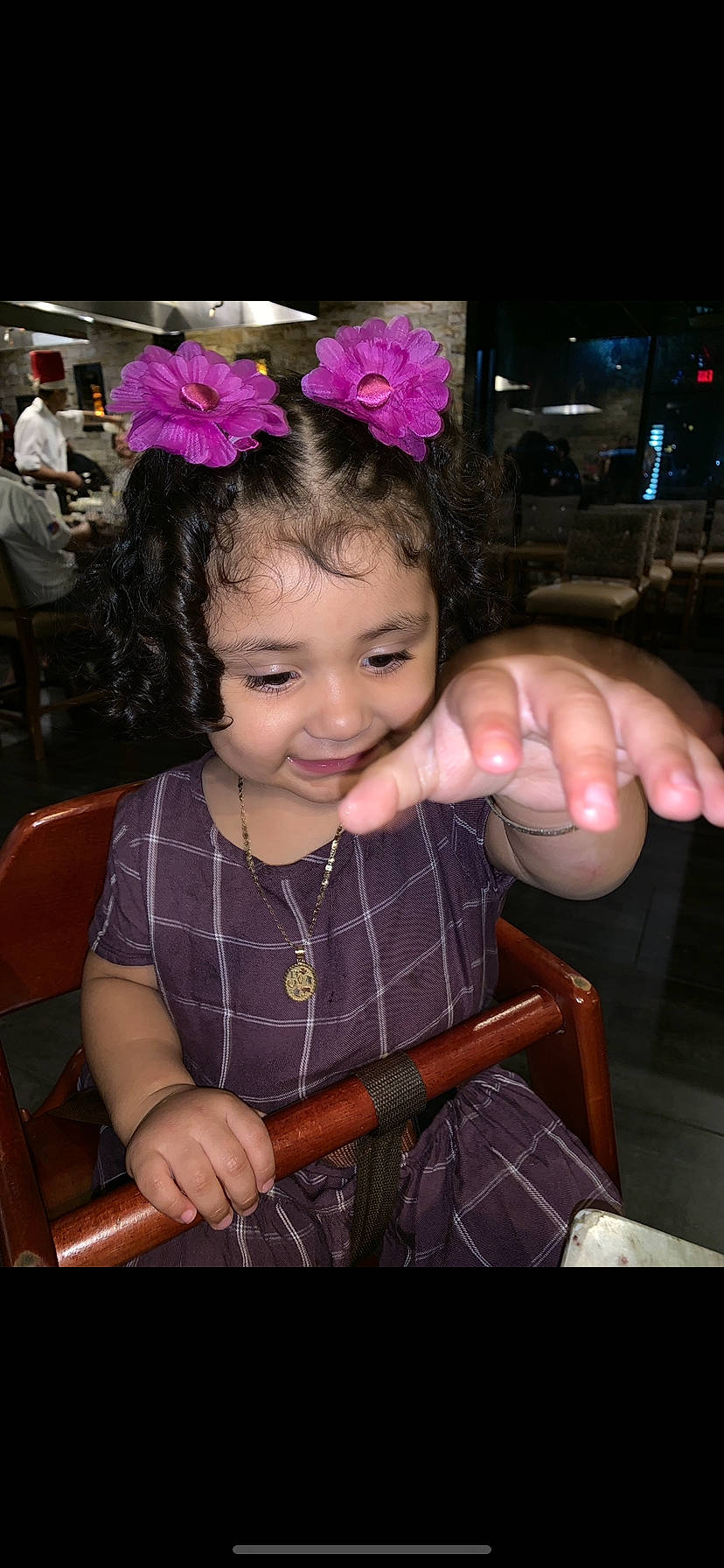 Zyana is registered to the contest to win money with this photo: child, fashion_accessory, finger, hair_accessory, hand, joy, person, smile, thumb, toddler