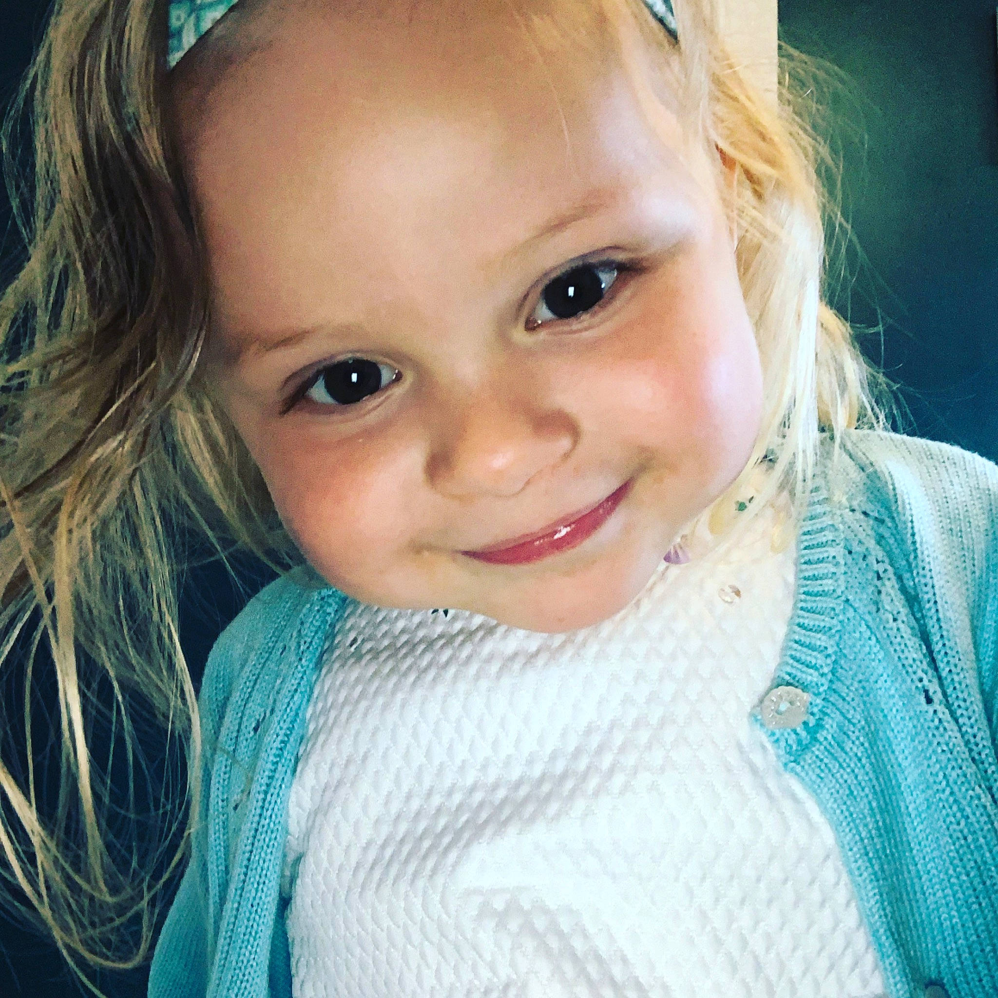 Philippine participe au concours pour gagner de l'argent avec cette photo : azure, blue, cheek, chin, eye, eyebrow, eyelash, face, facial_expression, forehead, hair, hairstyle, head, human, joy, lip, mouth, nose, organ, person