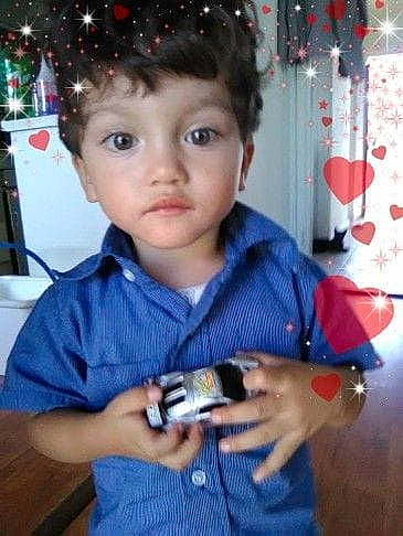 Tomas is registered to the contest to win money with this photo: blue, child, christmas_ornament, clothing, communication_device, electric_blue, event, finger, fun, hand, happy, holiday, holiday_ornament, mobile_phone, ornament, pattern, person, plaid, sleeve, thumb