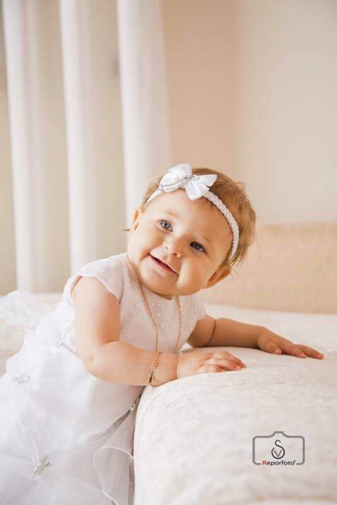 Inês a rejoint le concours — aidez-le/la à gagner de superbes lots ! beauty, bride, child, girl, gown, hair_accessory, happiness, headgear, headpiece, infant, person, photo_shoot, photograph, photography, portrait_photography, skin, smile, toddler